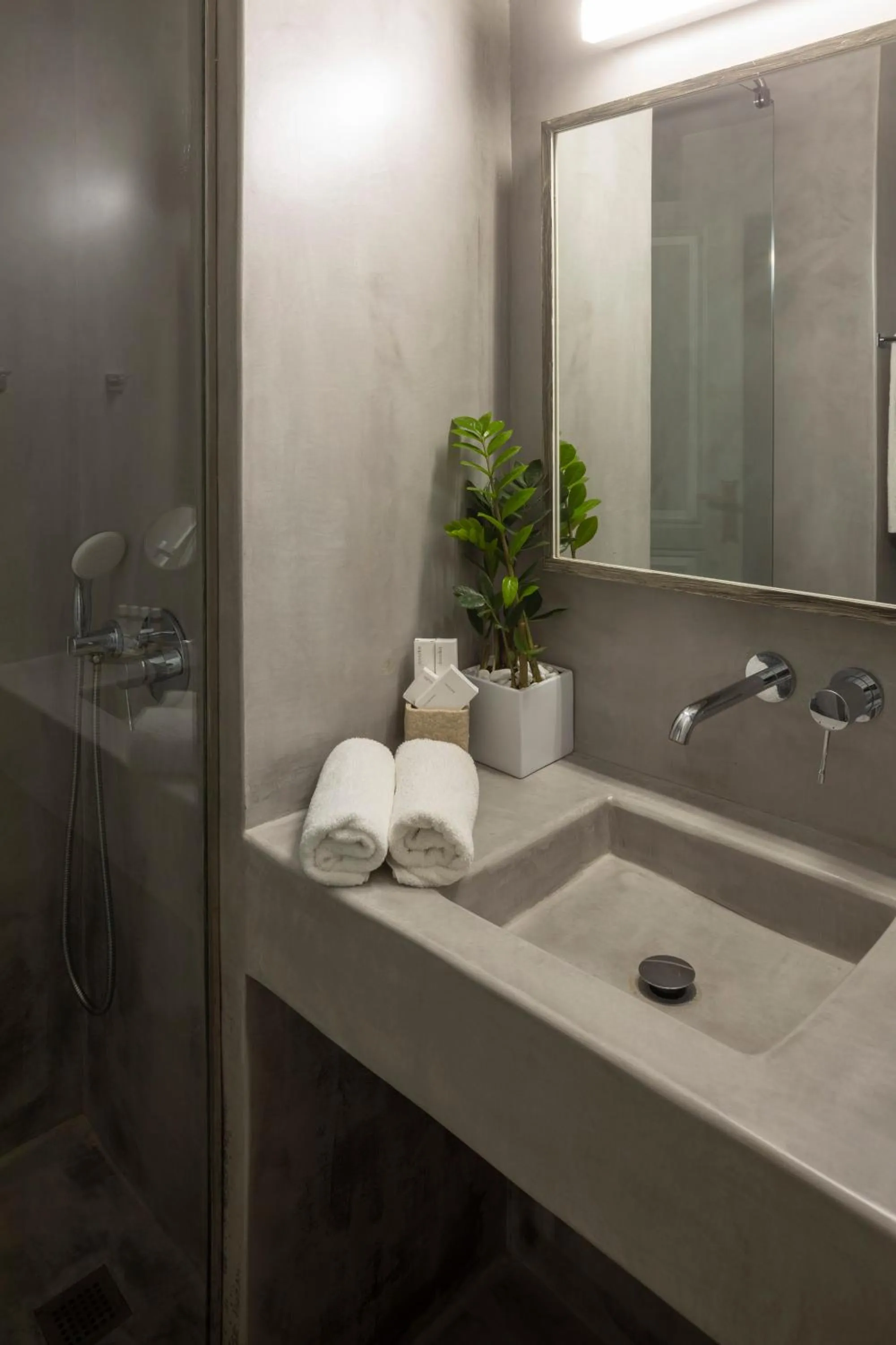 Shower in Aria Lito Mansion