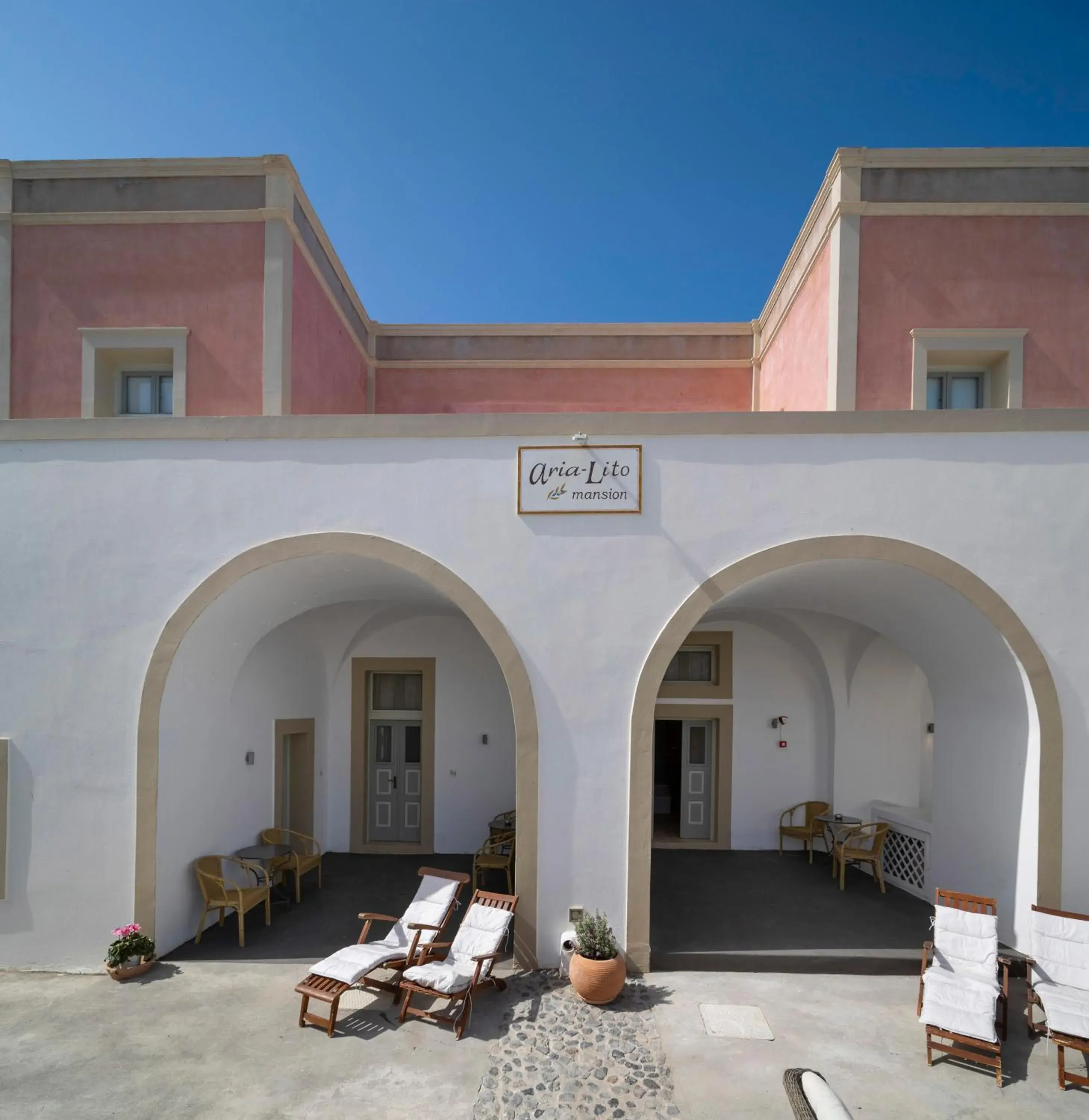 Facade/entrance in Aria Lito Mansion Facade/entrance in Aria Lito Mansion