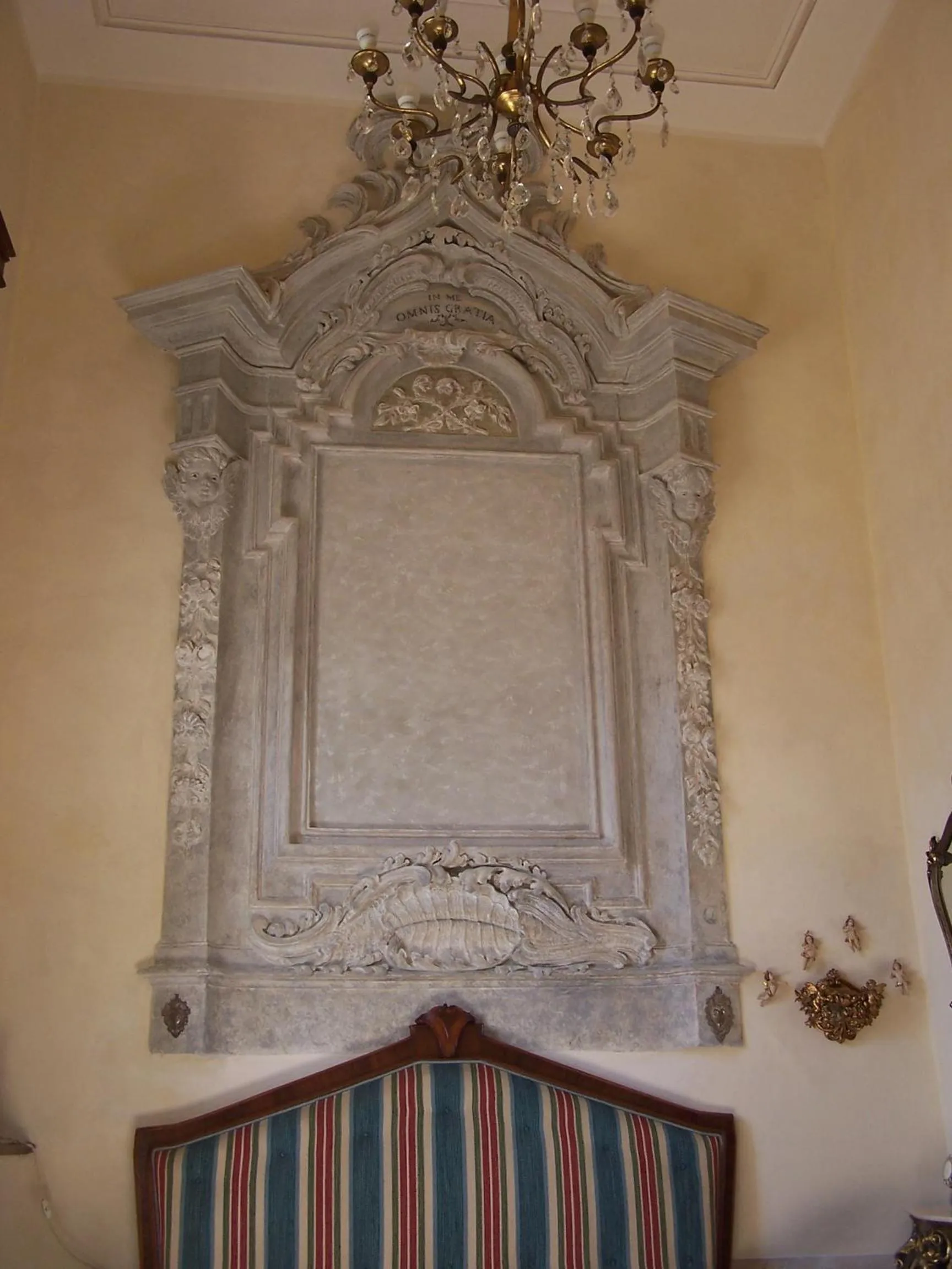 Facade/entrance in Palazzo Ronchelli