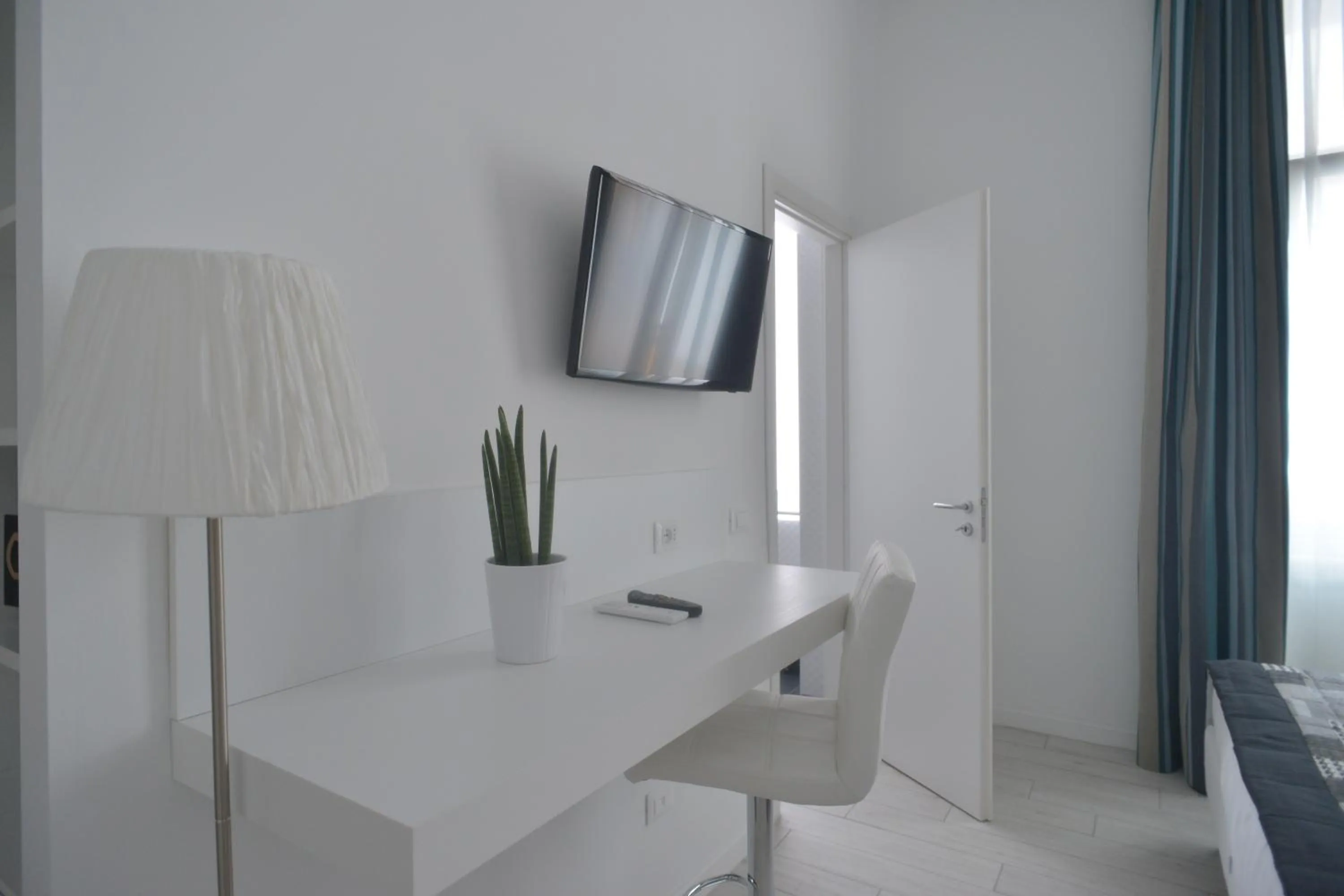 TV and multimedia in Lata Luxury Rooms