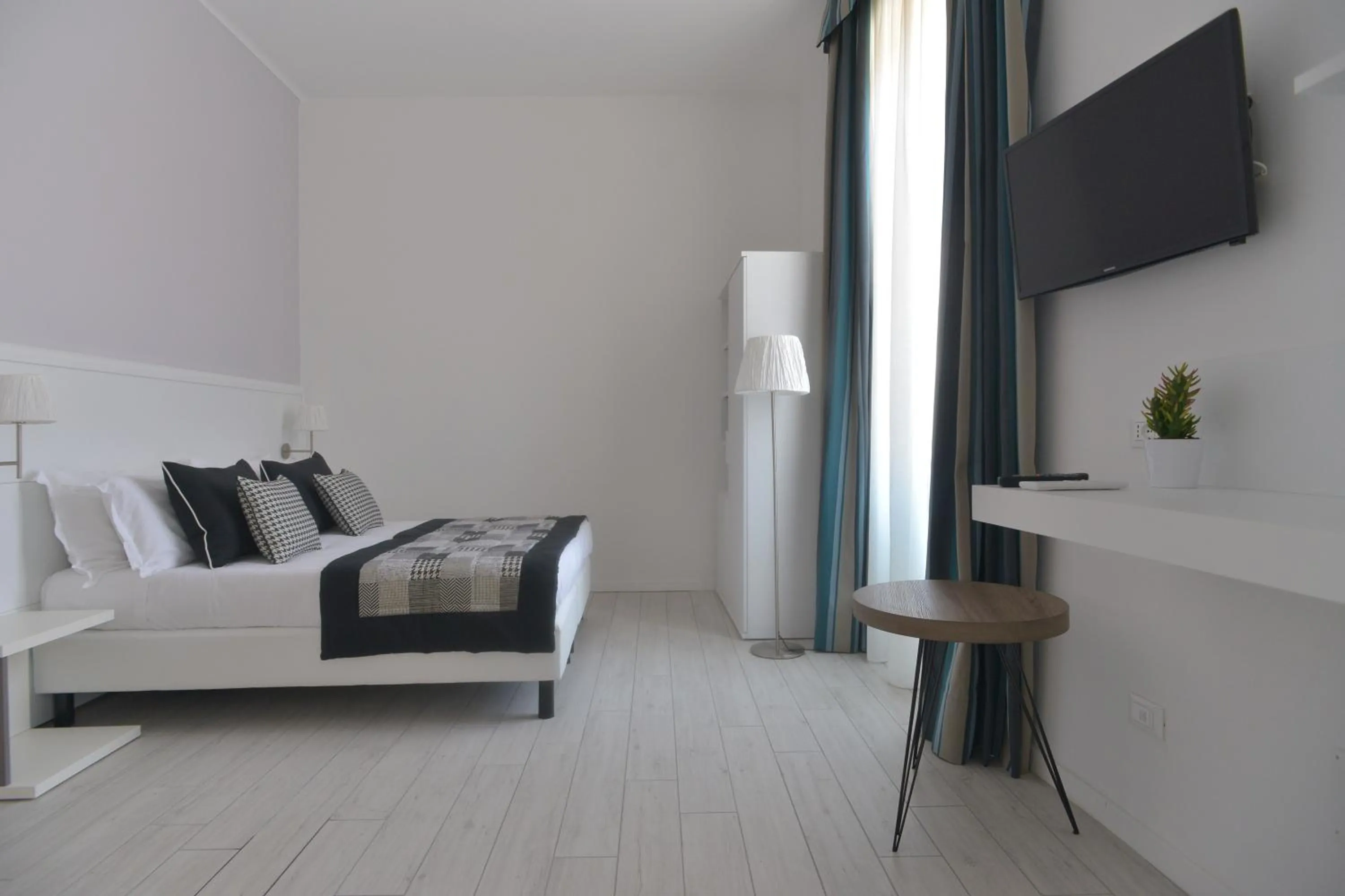 TV and multimedia, Bed in Lata Luxury Rooms