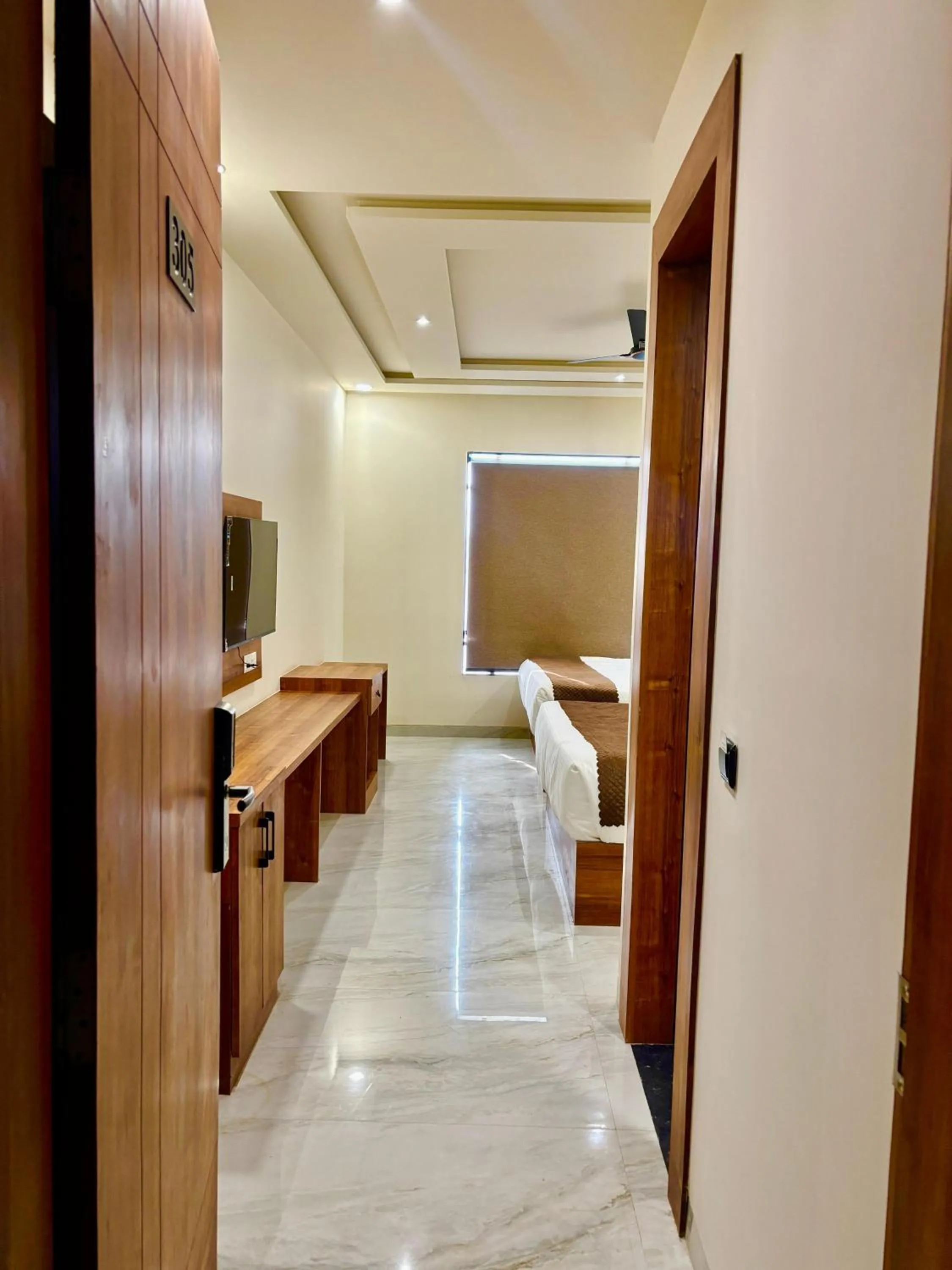 Restaurant/places to eat, Bed in Hotel Majestic Heights Agra