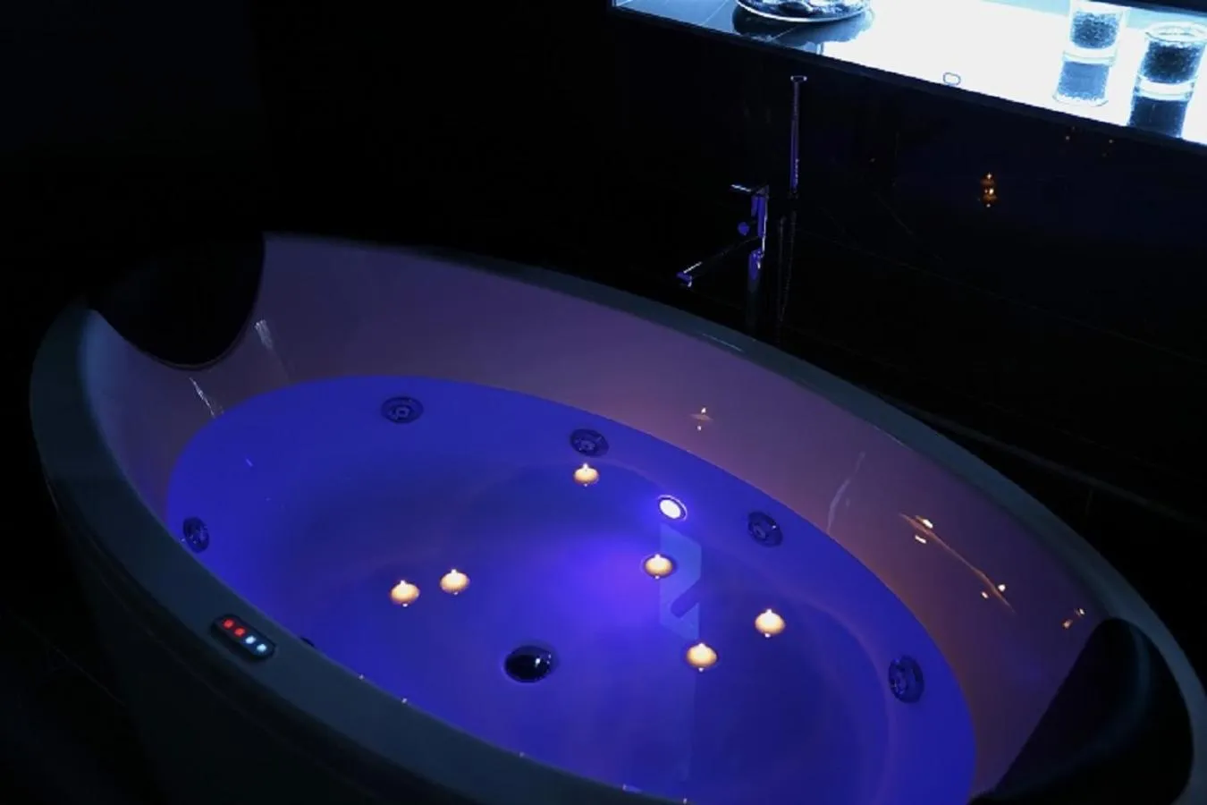 Hot Tub in Etna Suite Group