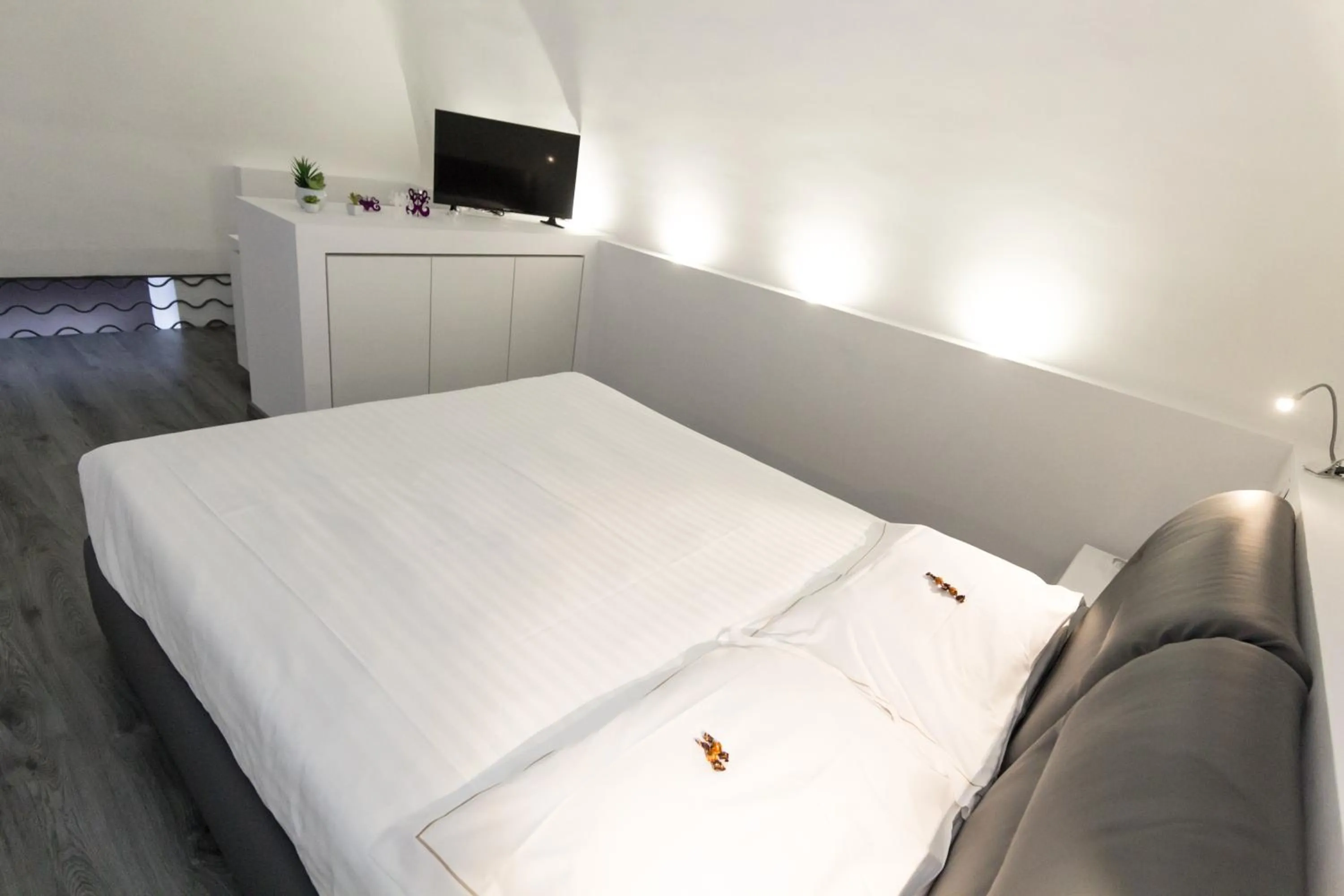 Bedroom, Bed in Etna Suite Group