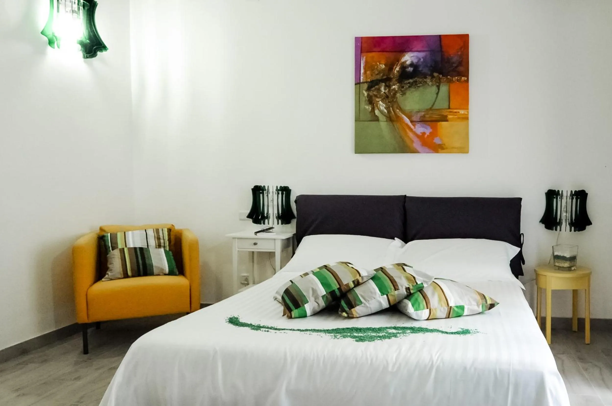 Photo of the whole room, Bed in Etna Suite Group