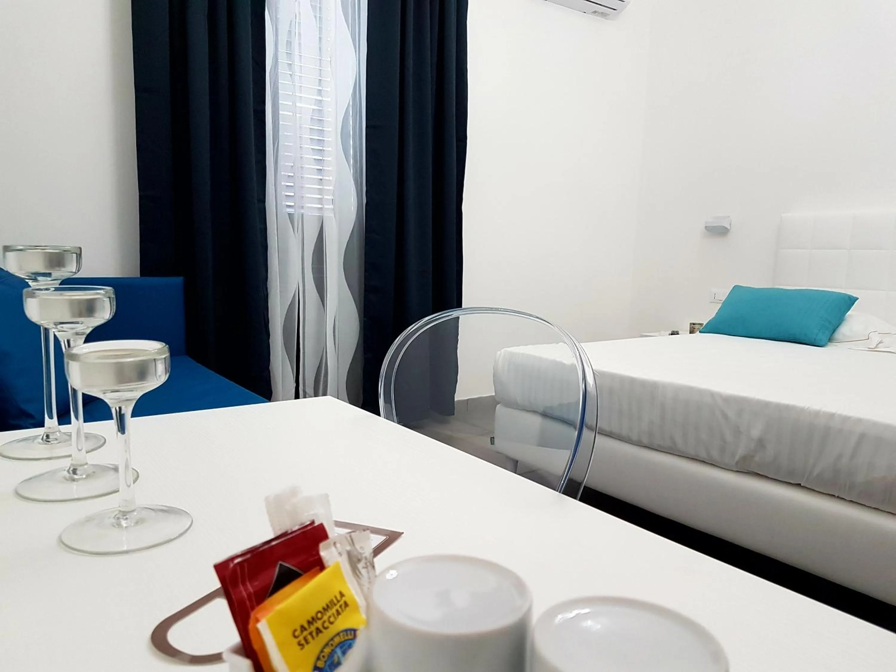 Bedroom, Bed in Etna Suite Group