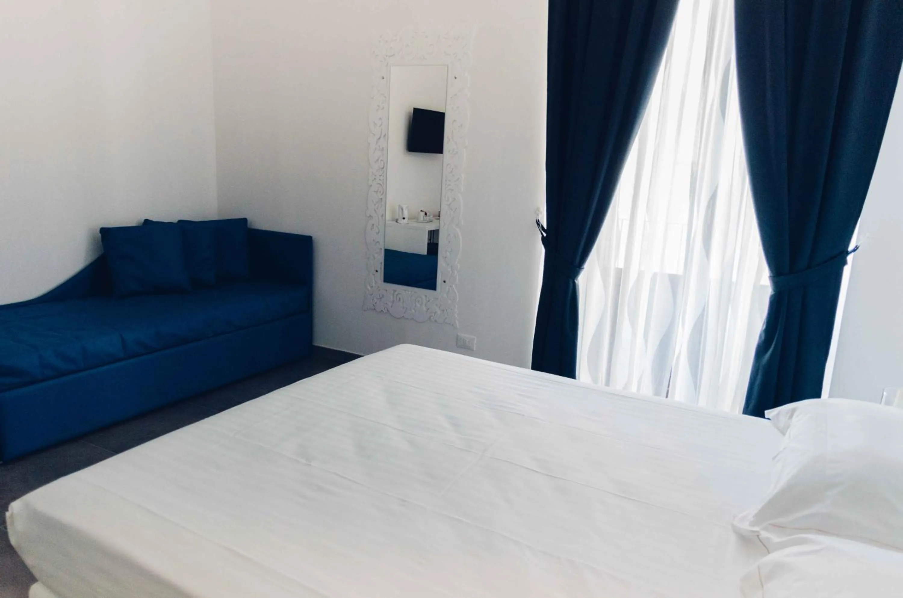 Bedroom, Bed in Etna Suite Group