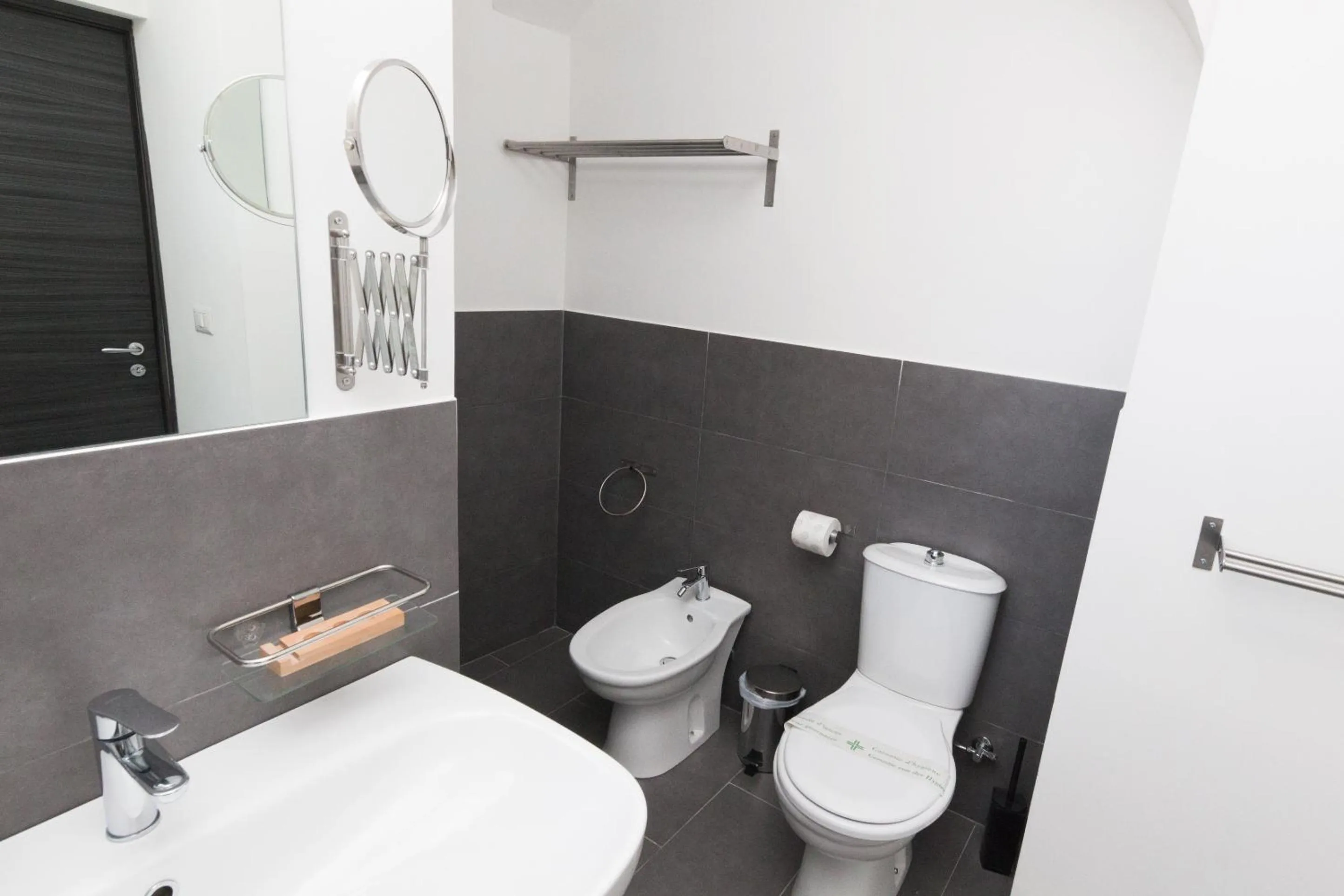 Toilet in Etna Suite Group