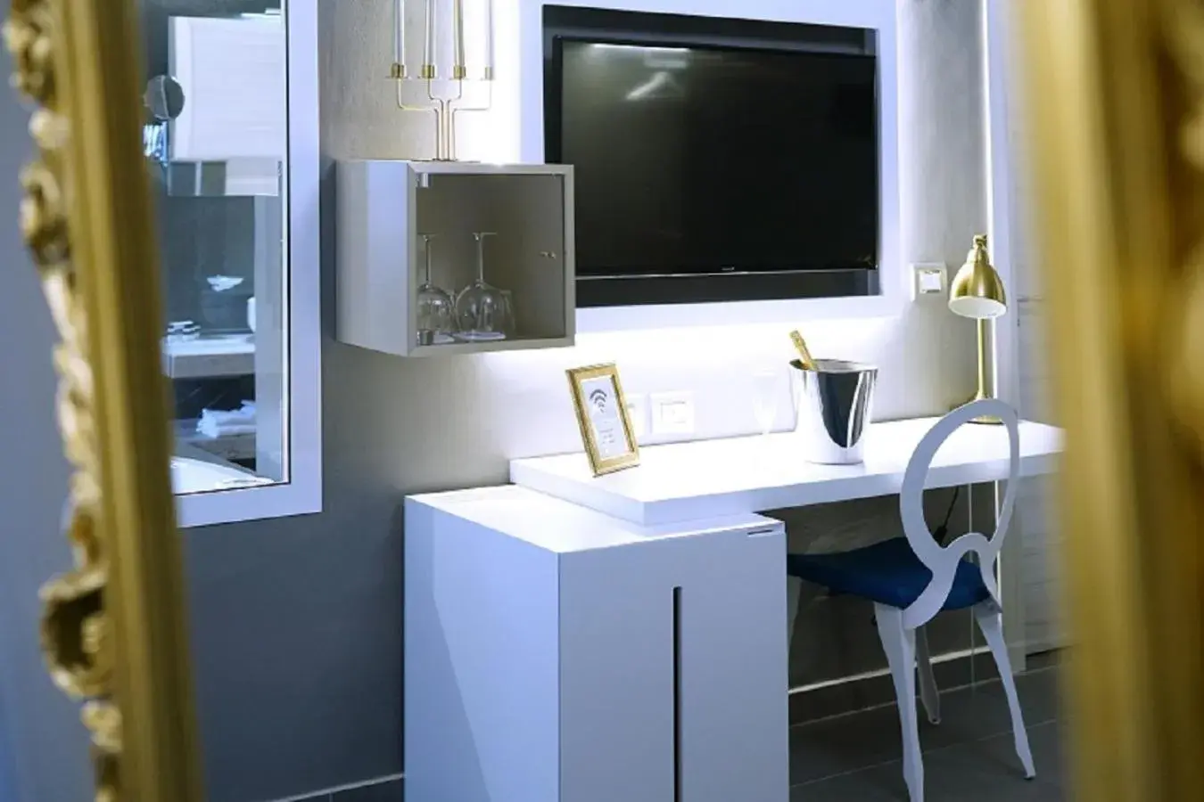 Photo of the whole room in Etna Suite Group Photo of the whole room in Etna Suite Group