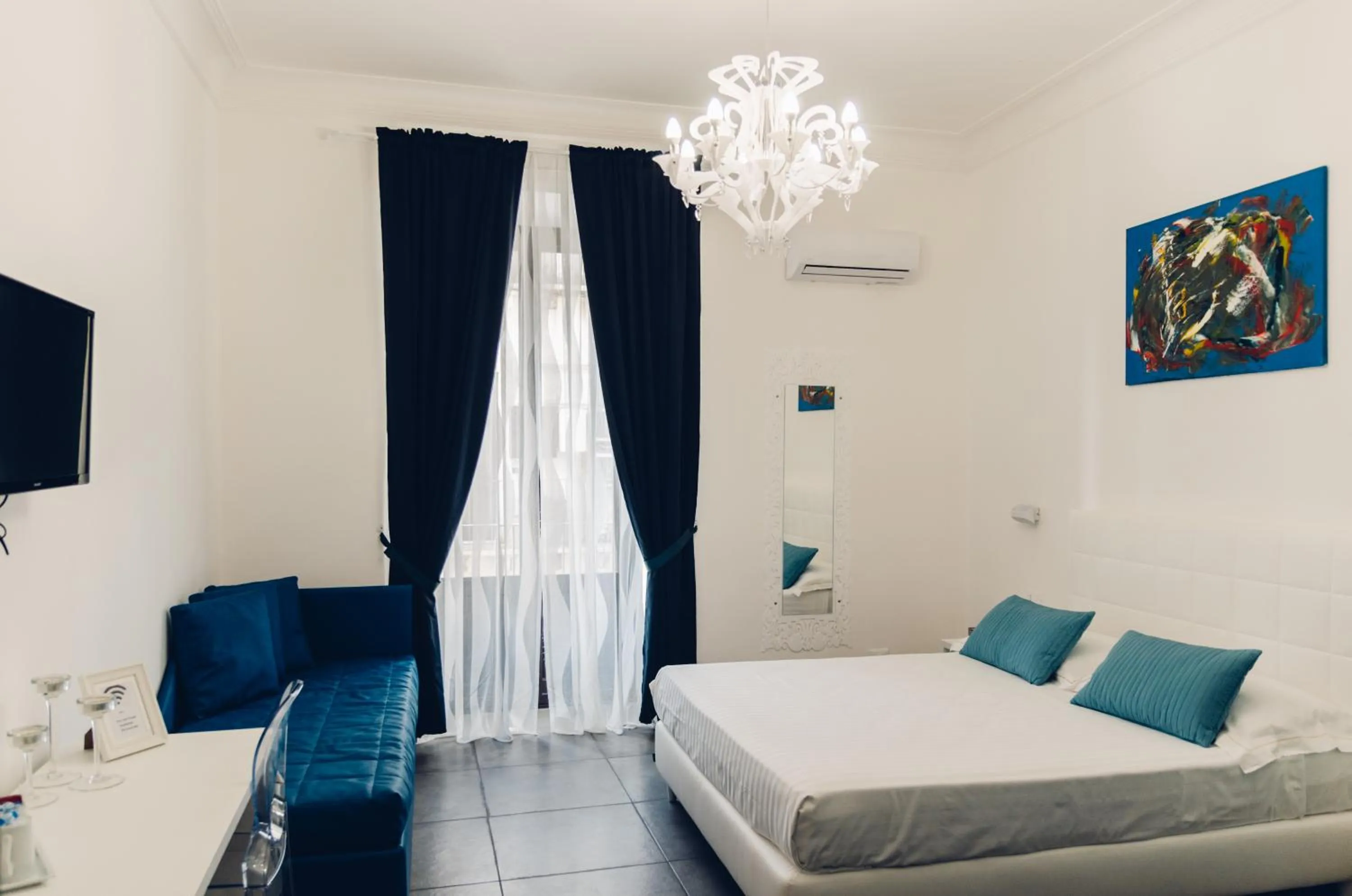 Bedroom, Bed in Etna Suite Group