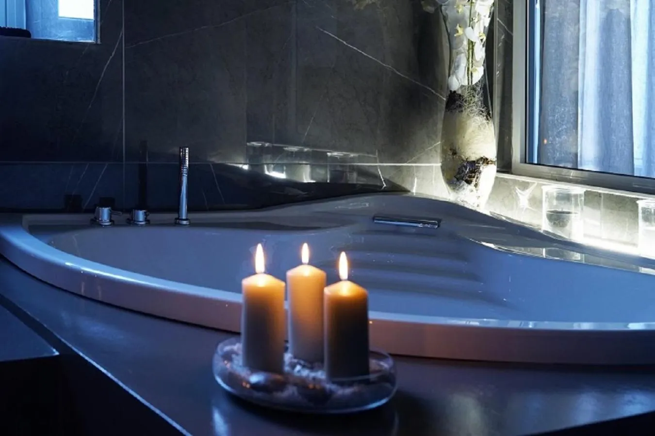 Hot Tub in Etna Suite Group