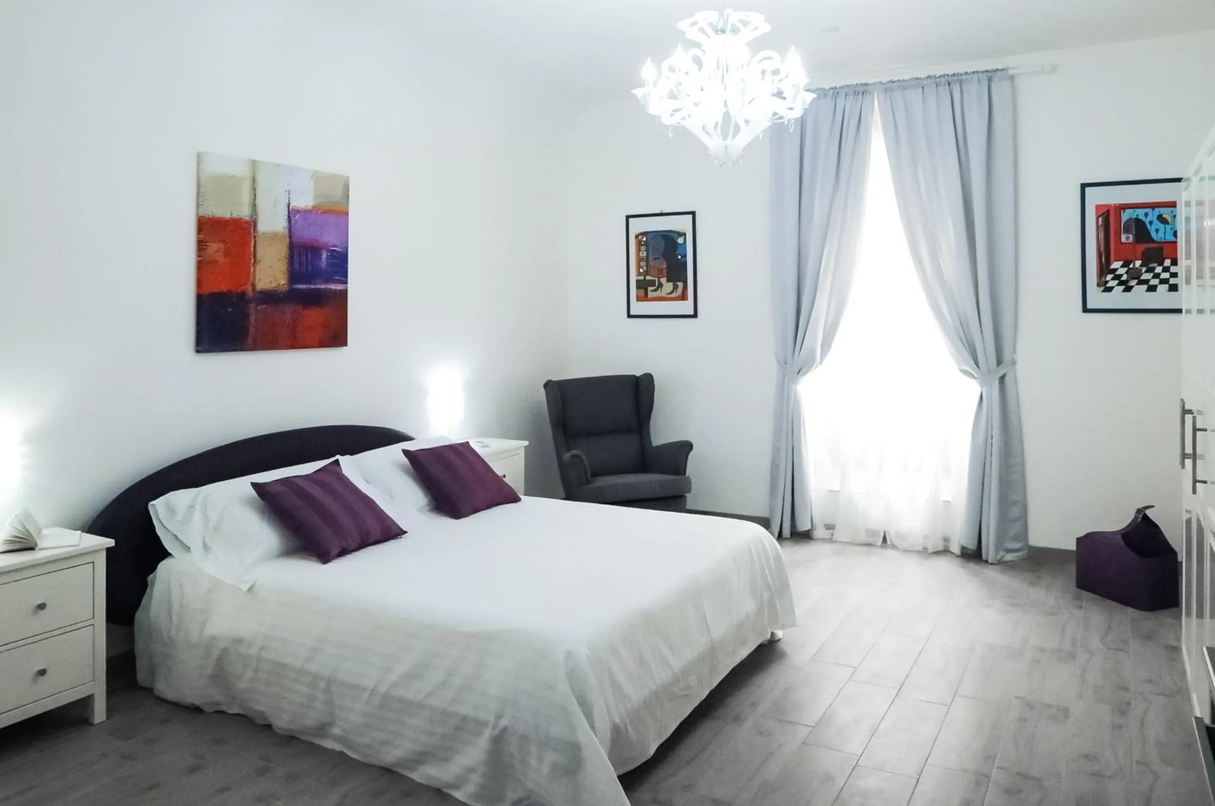 Photo of the whole room, Bed in Etna Suite Group