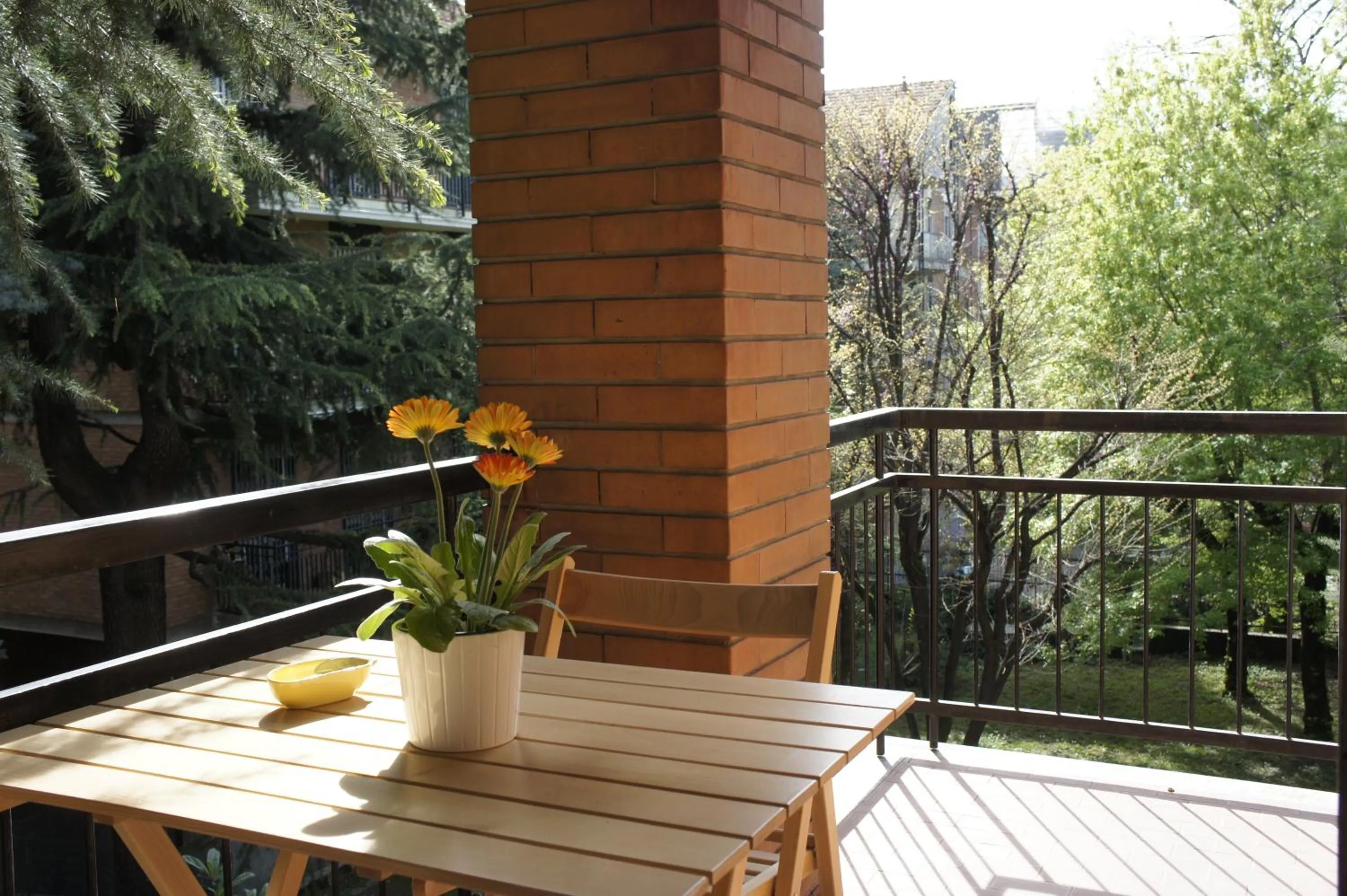 Communal lounge/ TV room in Lotus B&B