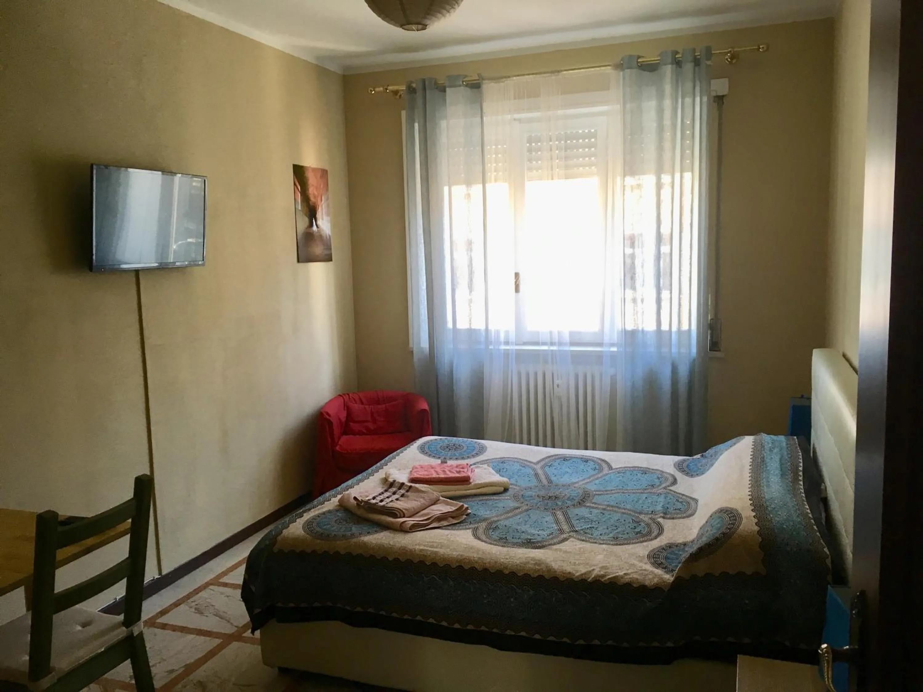 Photo of the whole room, Bed in Lotus B&B