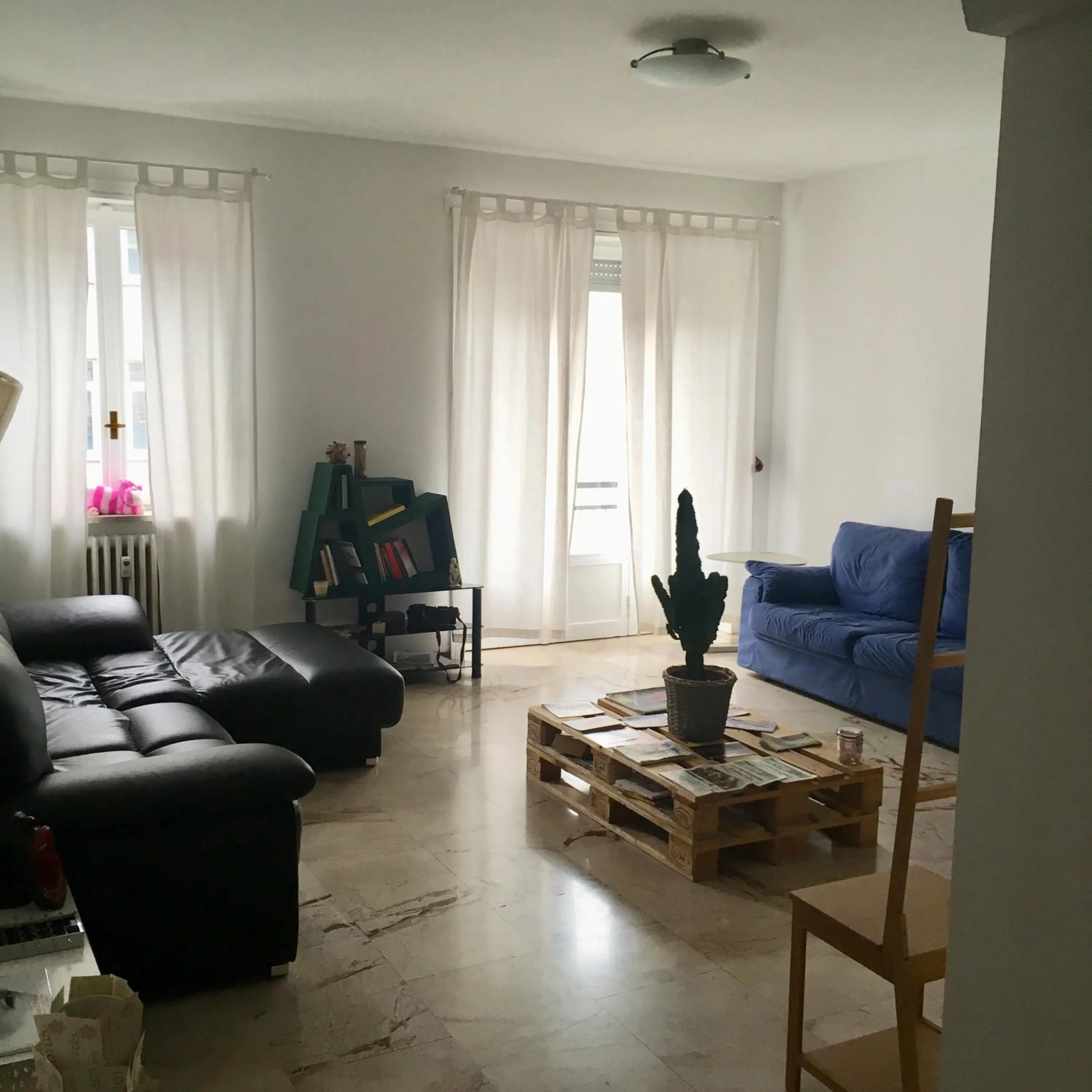 Communal lounge/ TV room in Lotus B&B