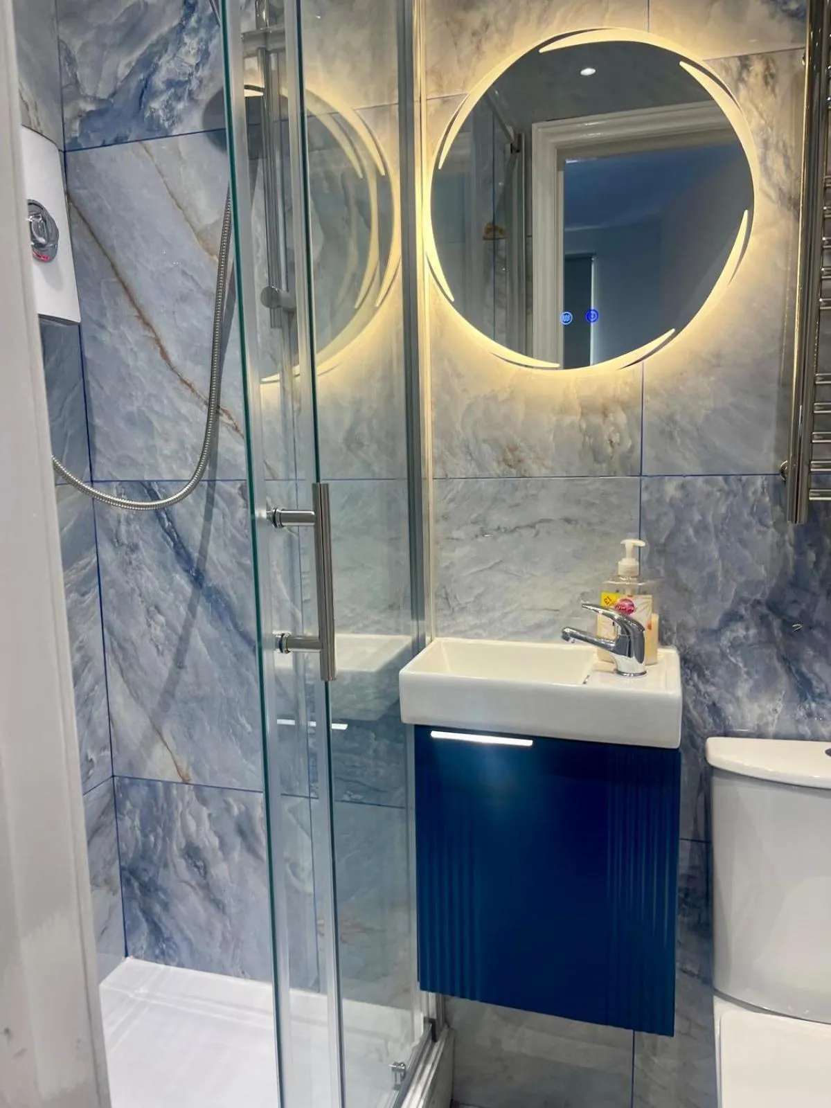 Bathroom in Dalston Luxe Studios, 10 minutes away from Liverpool Train Station