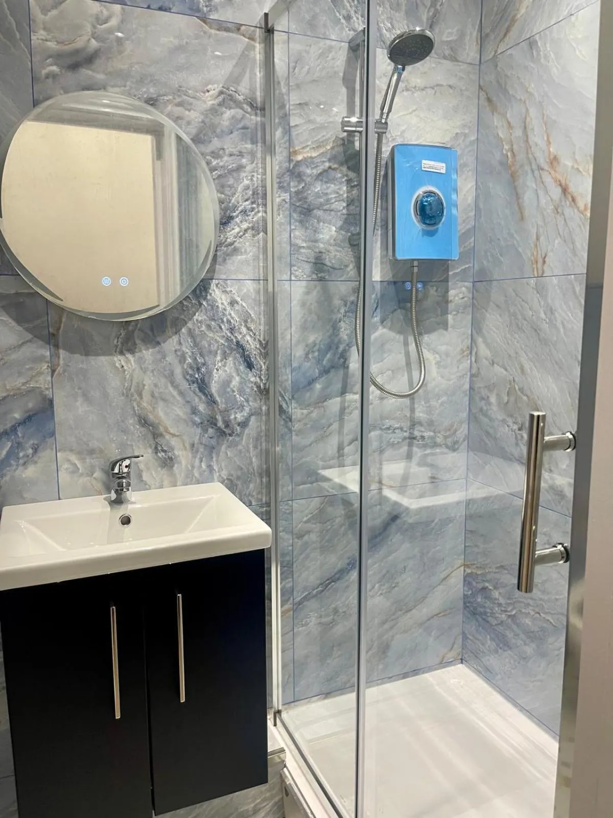 Bathroom in Dalston Luxe Studios, 10 minutes away from Liverpool Train Station