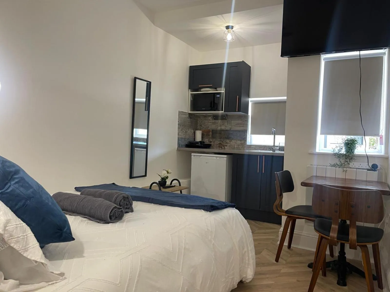 Bedroom, Bed in Dalston Luxe Studios, 10 minutes away from Liverpool Train Station