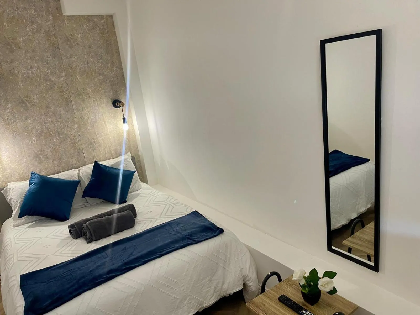 Bedroom, Bed in Dalston Luxe Studios, 10 minutes away from Liverpool Train Station