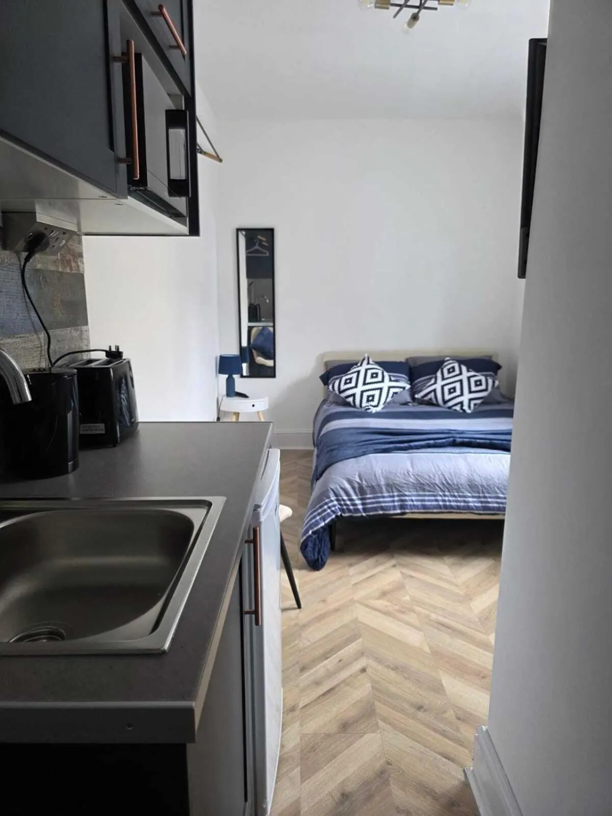 Bedroom, Bed in Dalston Luxe Studios, 10 minutes away from Liverpool Train Station
