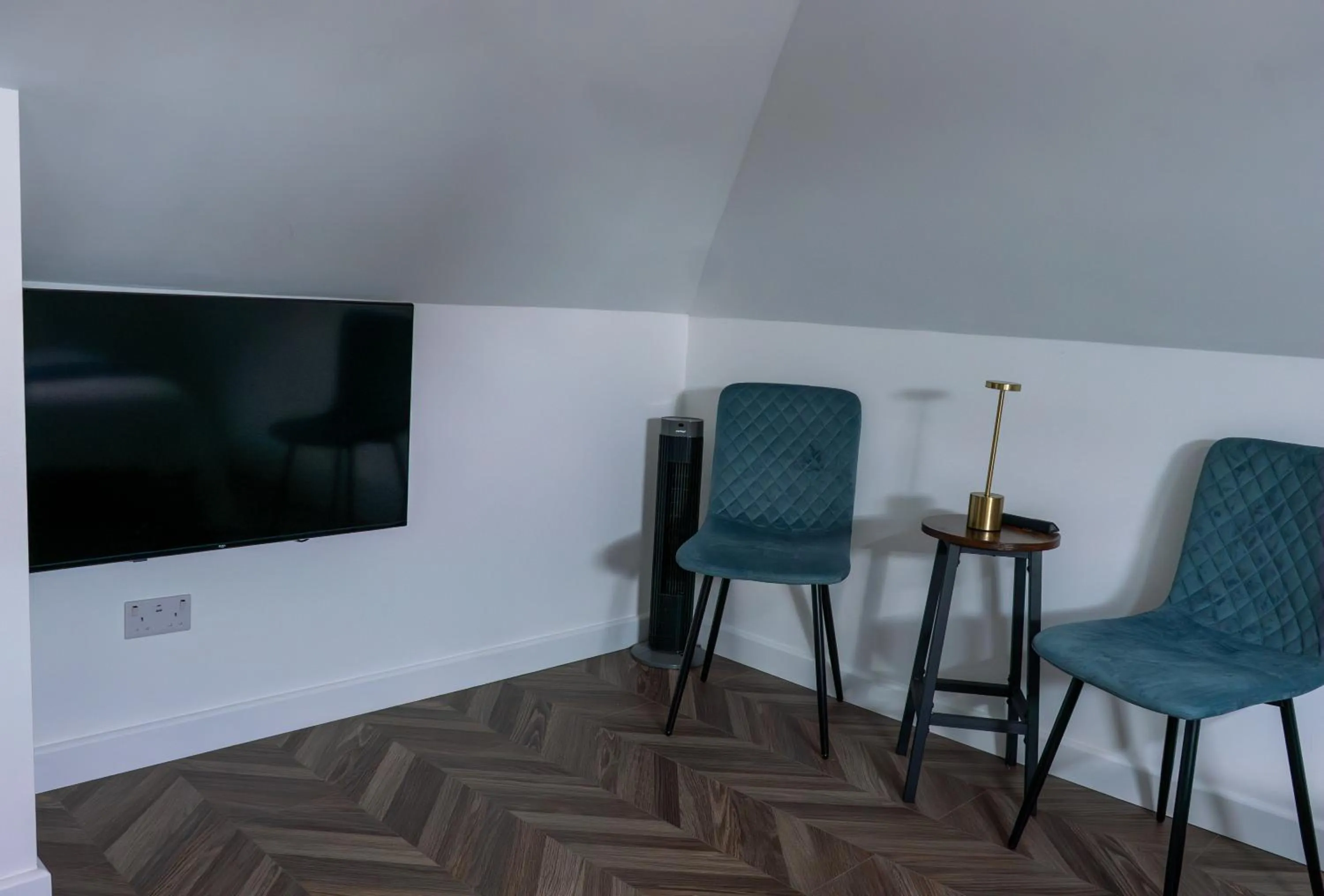 TV and multimedia in Dalston Luxe Studios, 10 minutes away from Liverpool Train Station