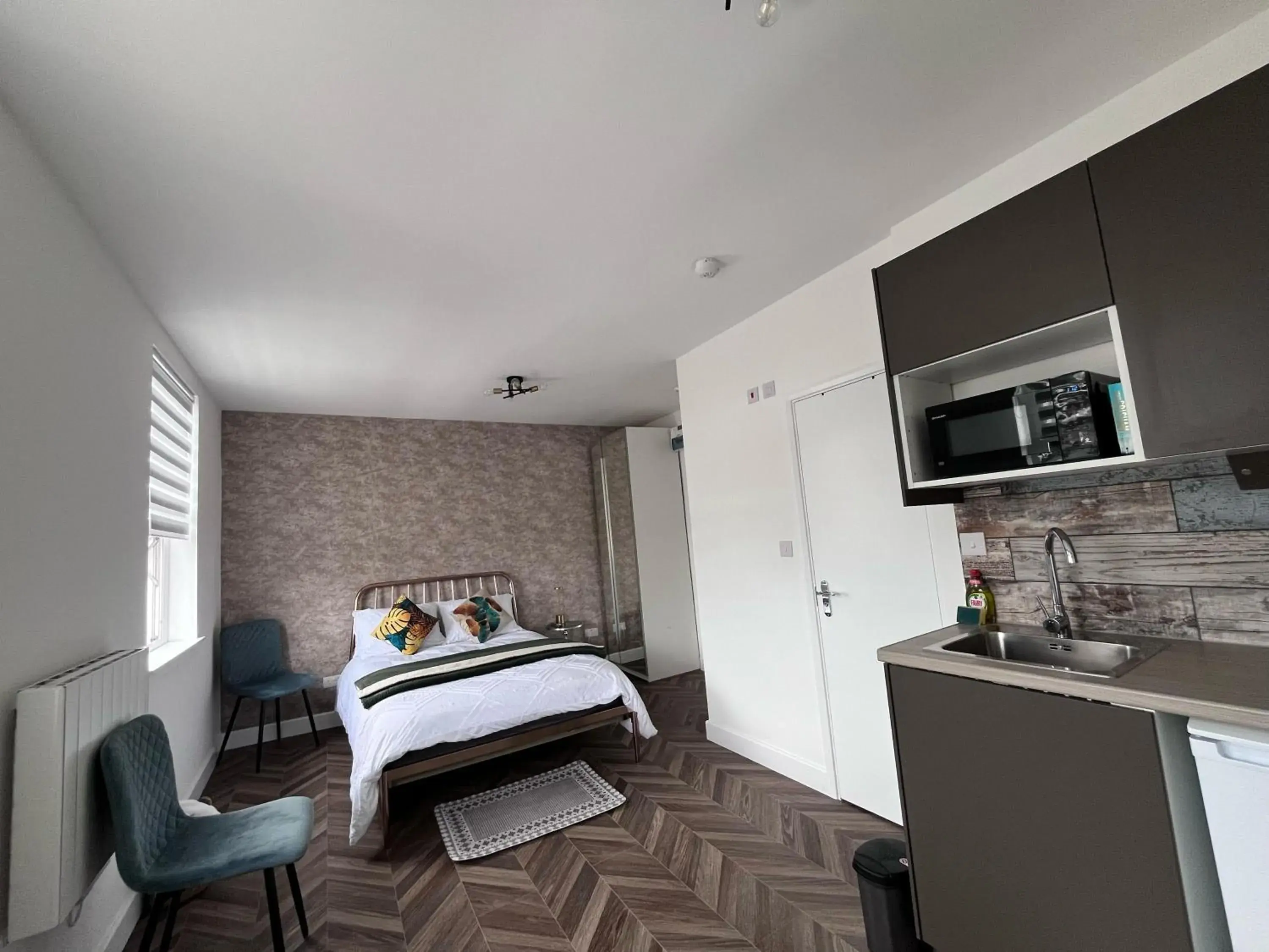 Superior Suite in Dalston Luxe Studios, 10 minutes away from Liverpool Train Station Superior Suite in Dalston Luxe Studios, 10 minutes away from Liverpool Train Station