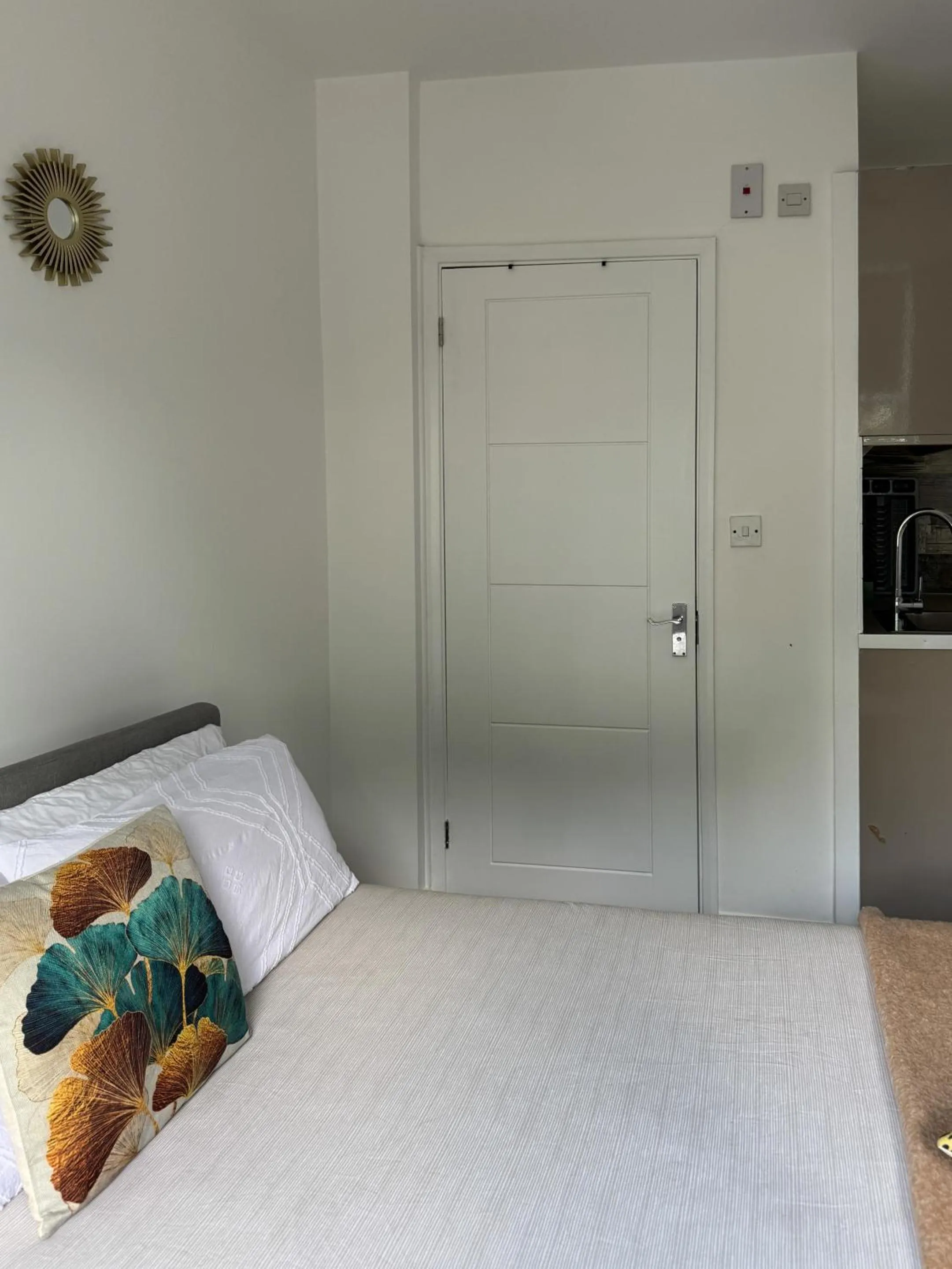 Bedroom, Bed in Dalston Luxe Studios, 10 minutes away from Liverpool Train Station