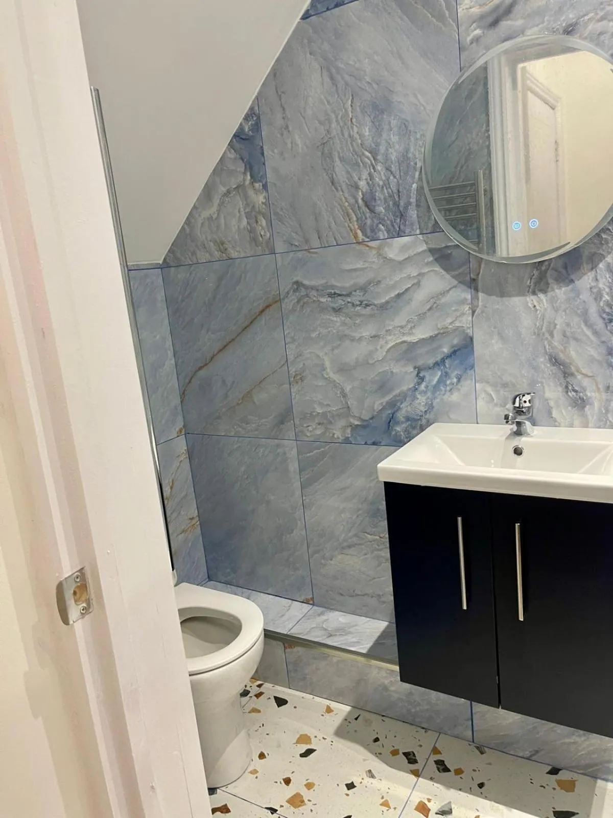Bathroom in Dalston Luxe Studios, 10 minutes away from Liverpool Train Station
