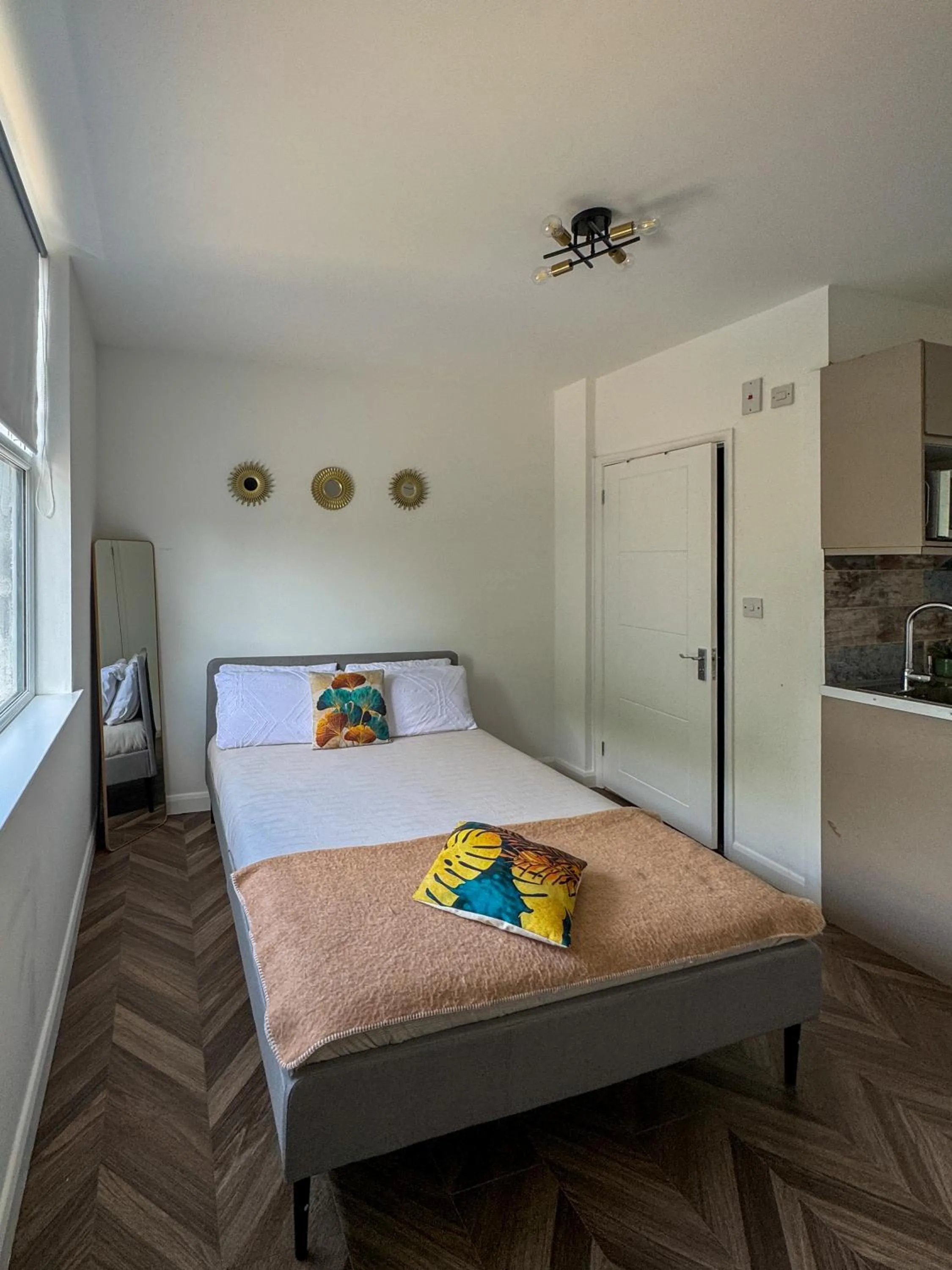 Bedroom, Bed in Dalston Luxe Studios, 10 minutes away from Liverpool Train Station