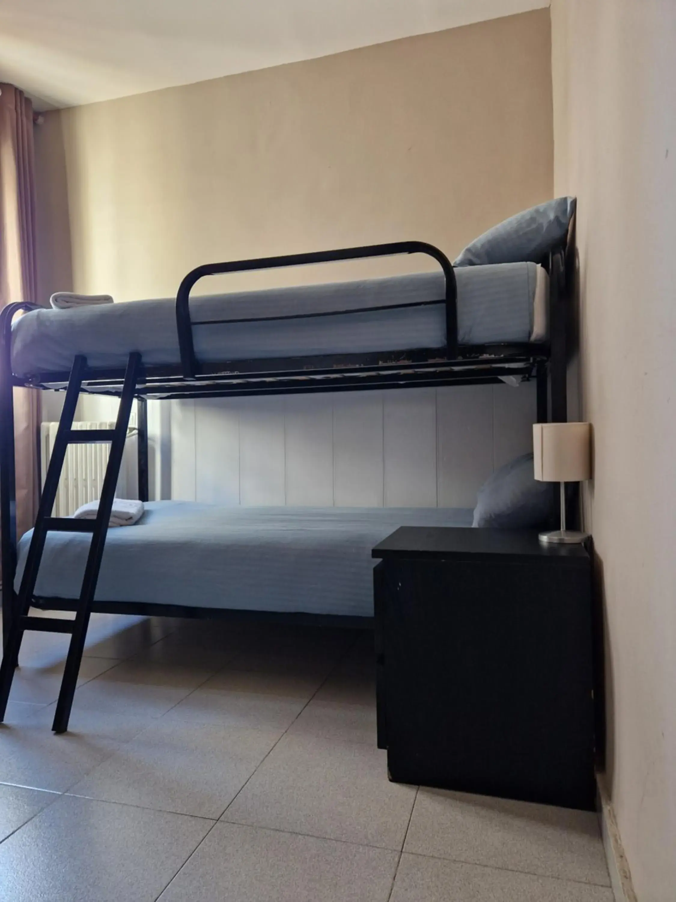 Twin Room with Private Bathroom in Metropolitan Atocha Twin Room with Private Bathroom in Metropolitan Atocha