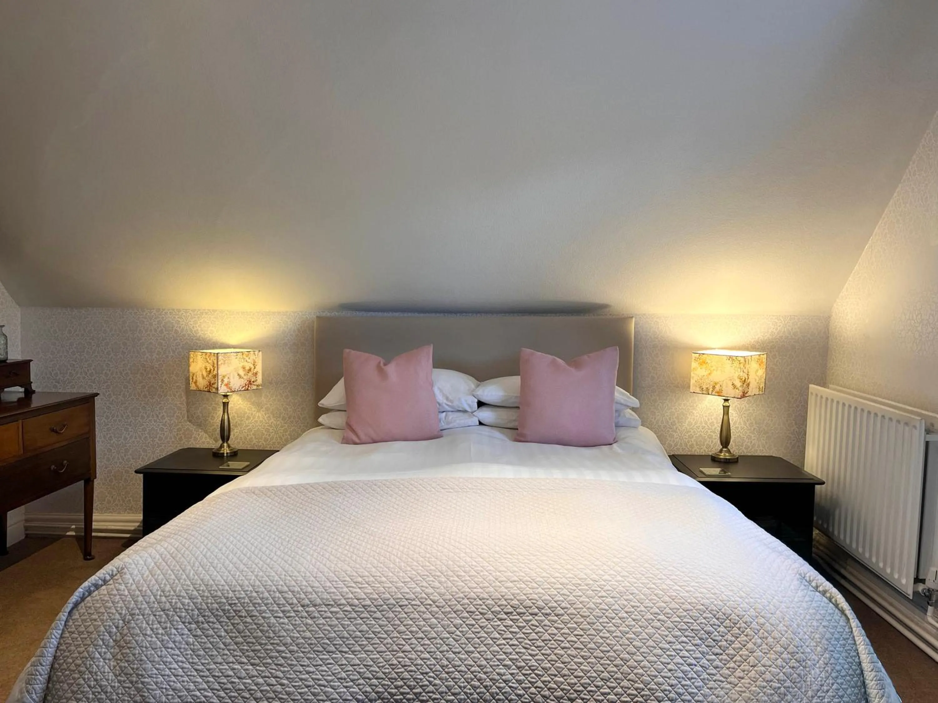 Bedroom, Bed in Mynd House