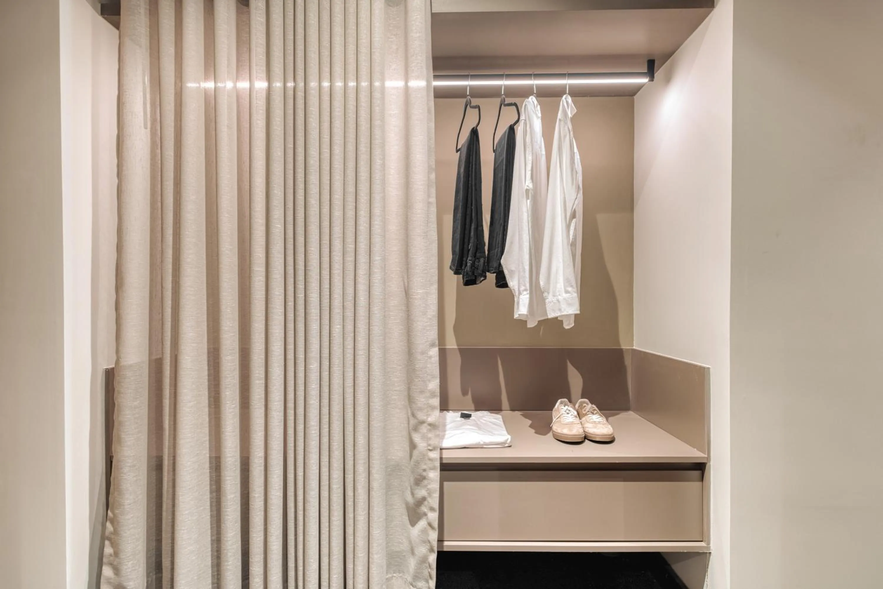 wardrobe in ONTO Alvaro Obregon Mexico City