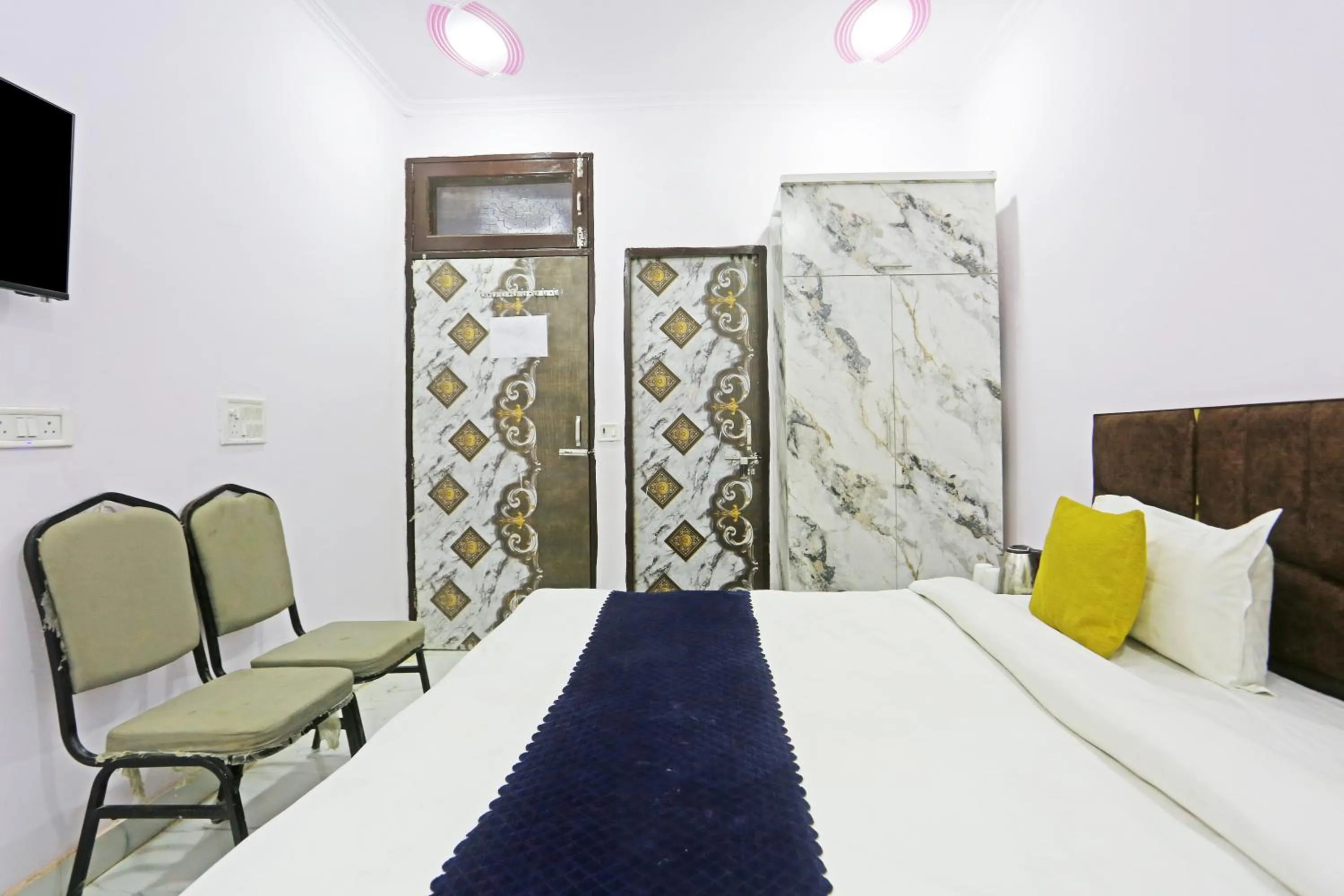 Bed in Twamev Residency