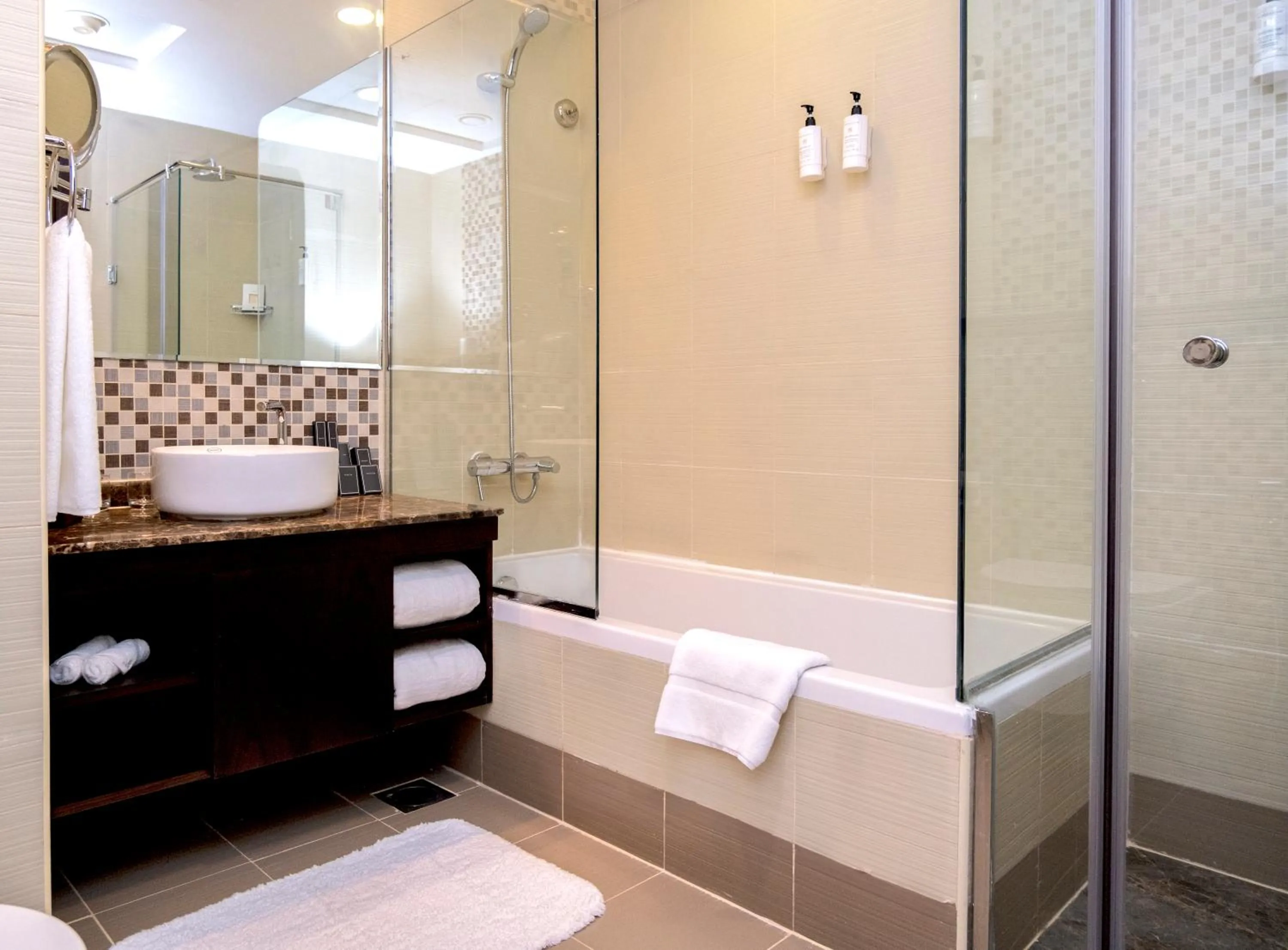 Bathroom in Jannah Executive Hotel Apartments