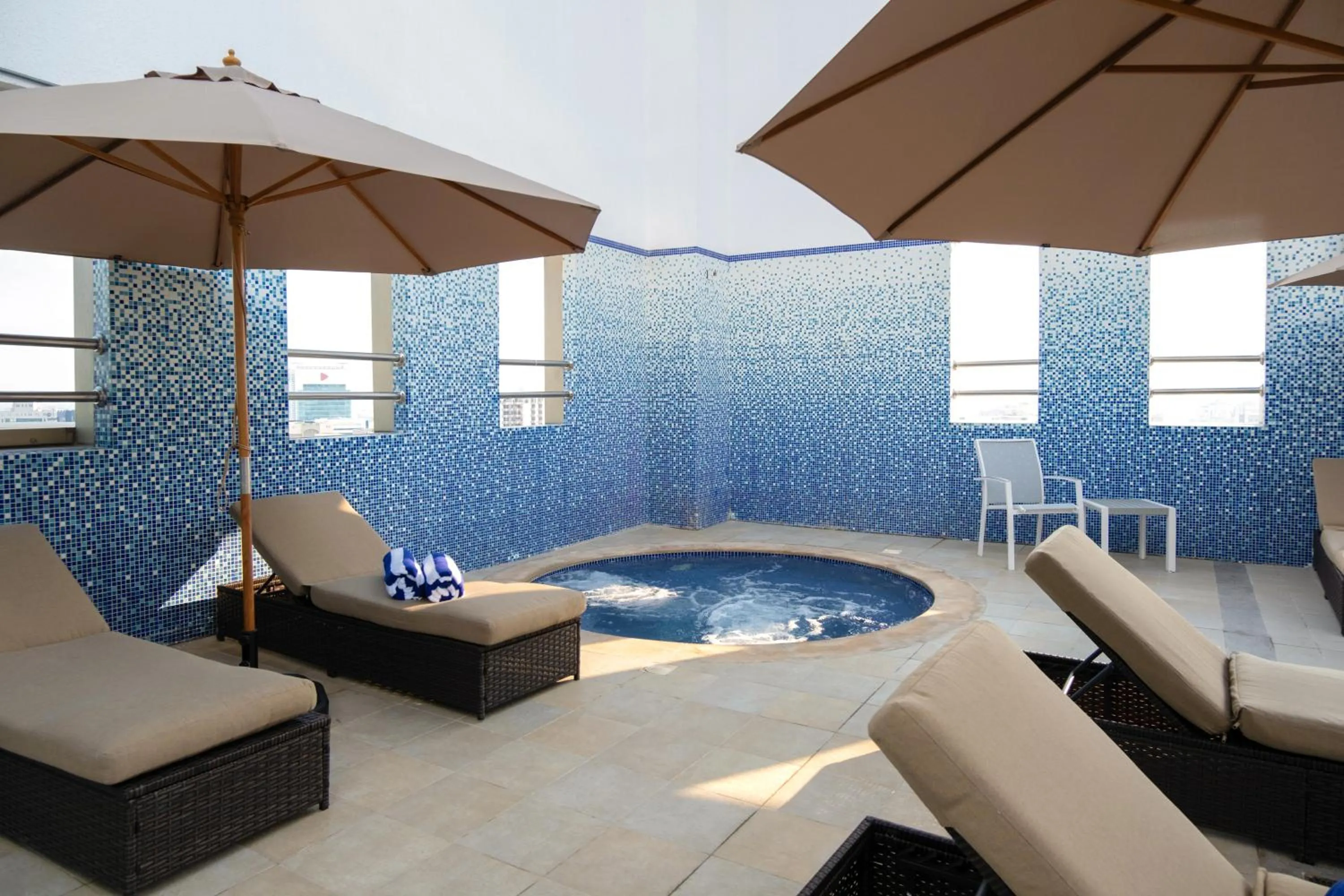 Swimming pool in Jannah Executive Hotel Apartments