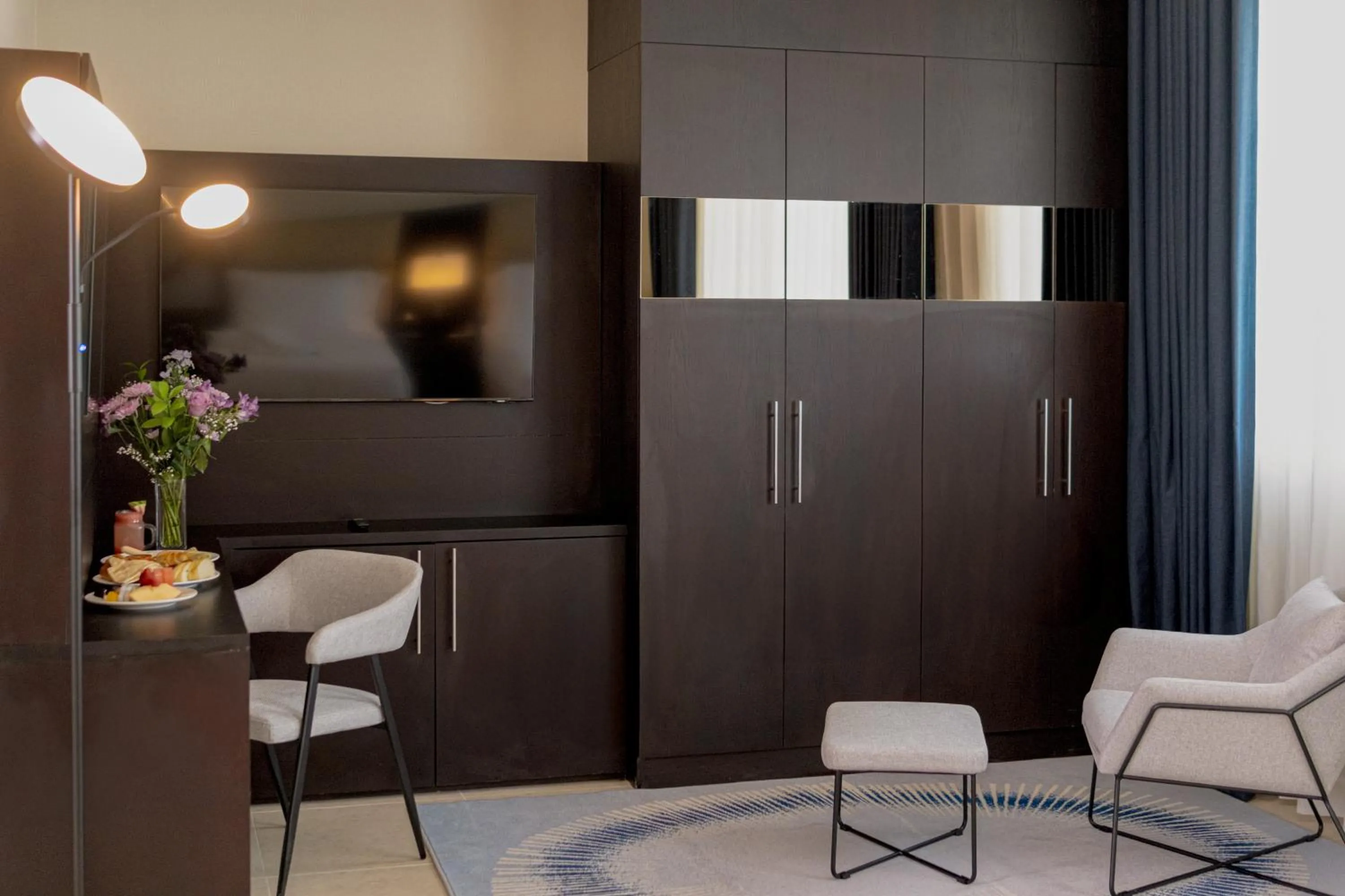 TV and multimedia in Jannah Executive Hotel Apartments