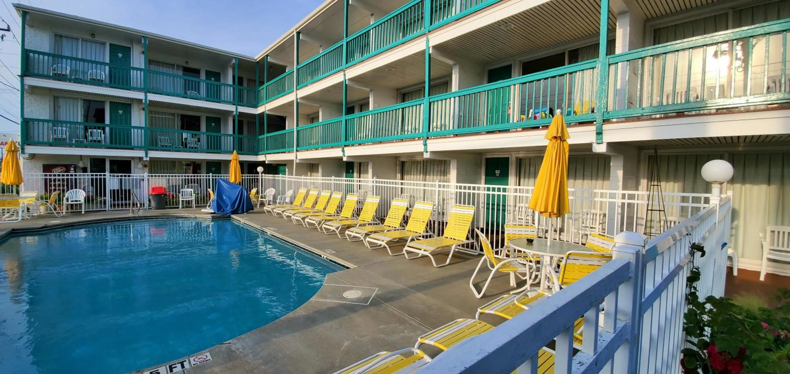 Shangri-La Motel