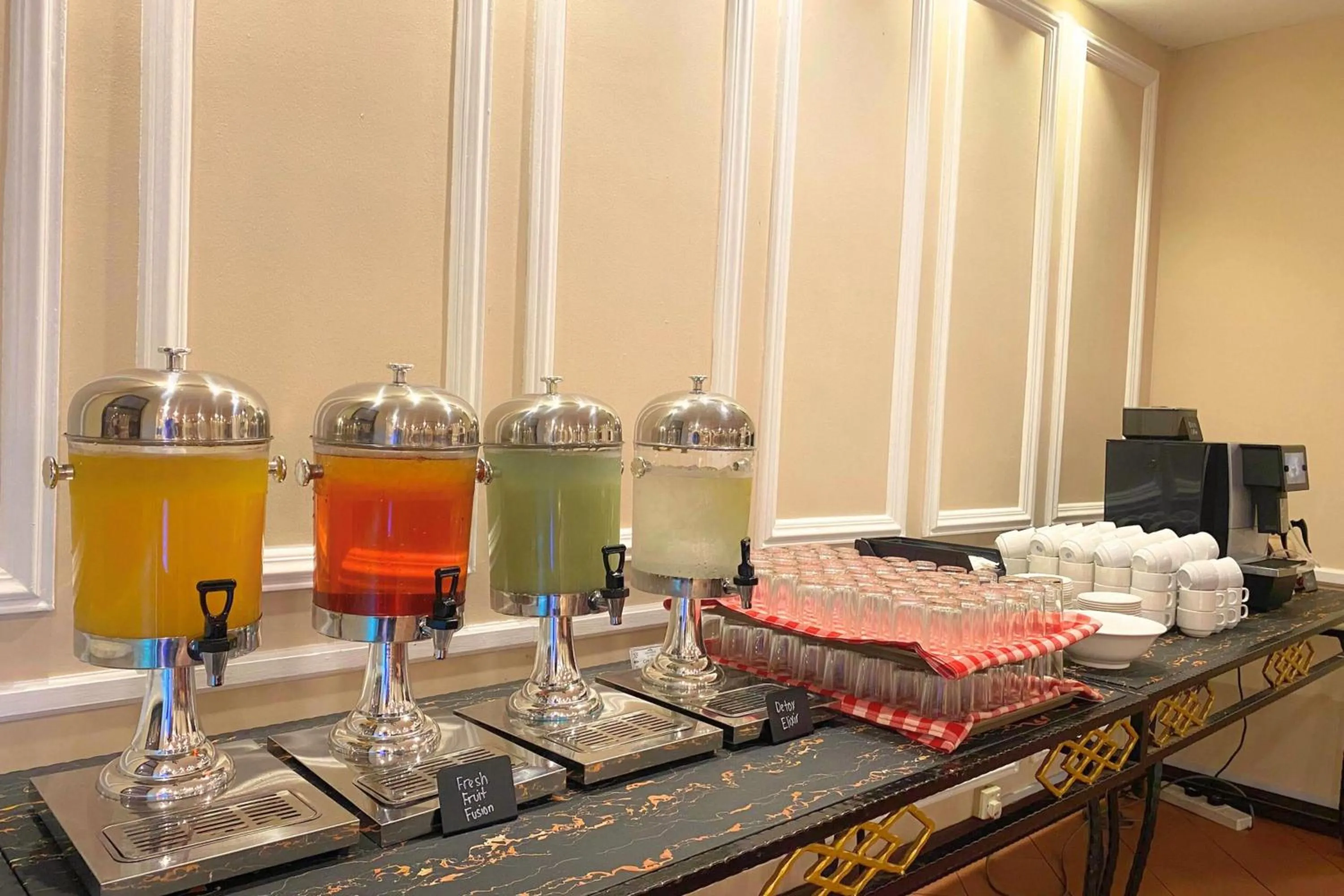 Restaurant/places to eat in Howard Johnson By Wyndham Kuala Lumpur 118