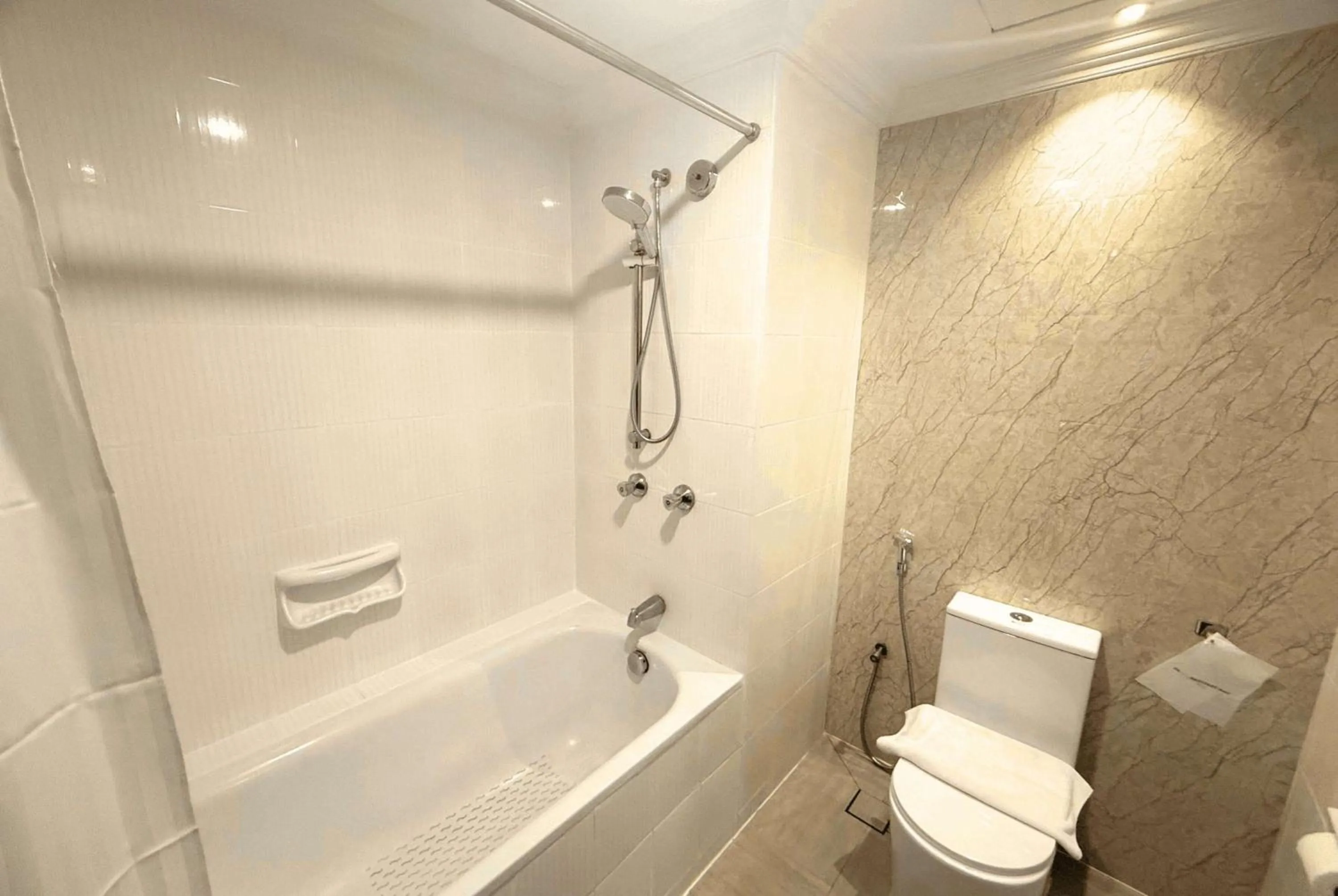 Bathroom in Howard Johnson By Wyndham Kuala Lumpur 118