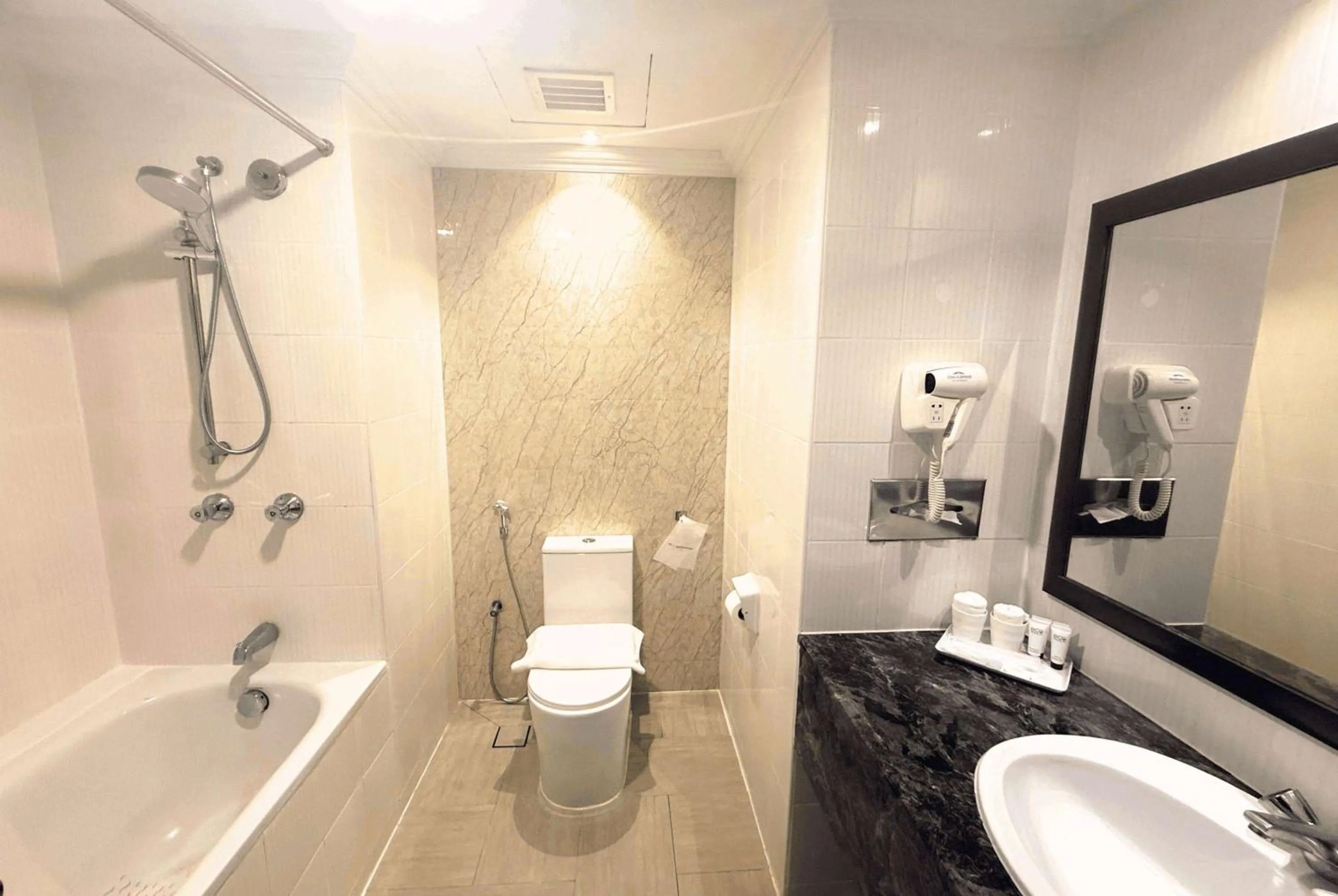 Bathroom in Howard Johnson By Wyndham Kuala Lumpur 118