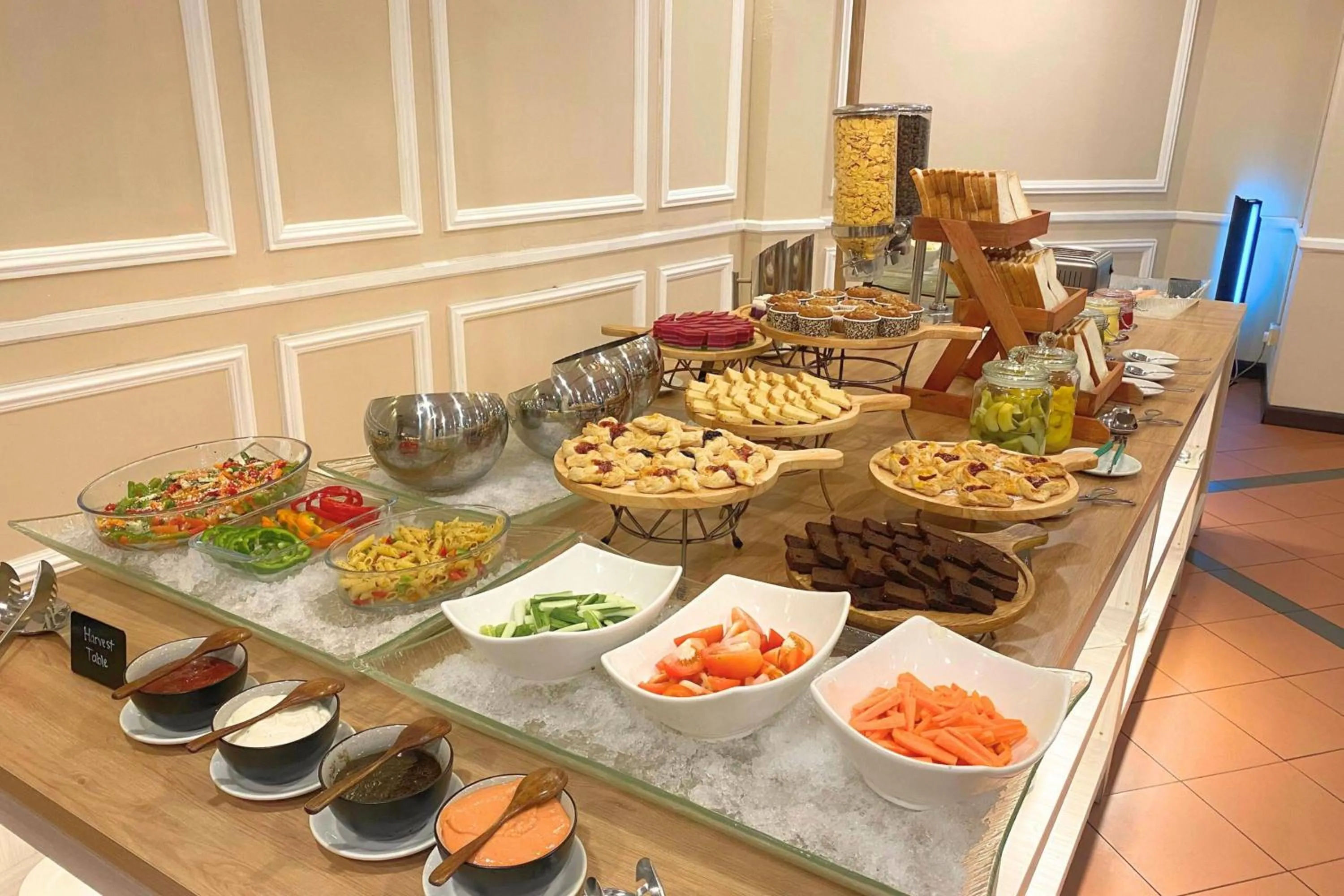 Restaurant/places to eat in Howard Johnson By Wyndham Kuala Lumpur 118