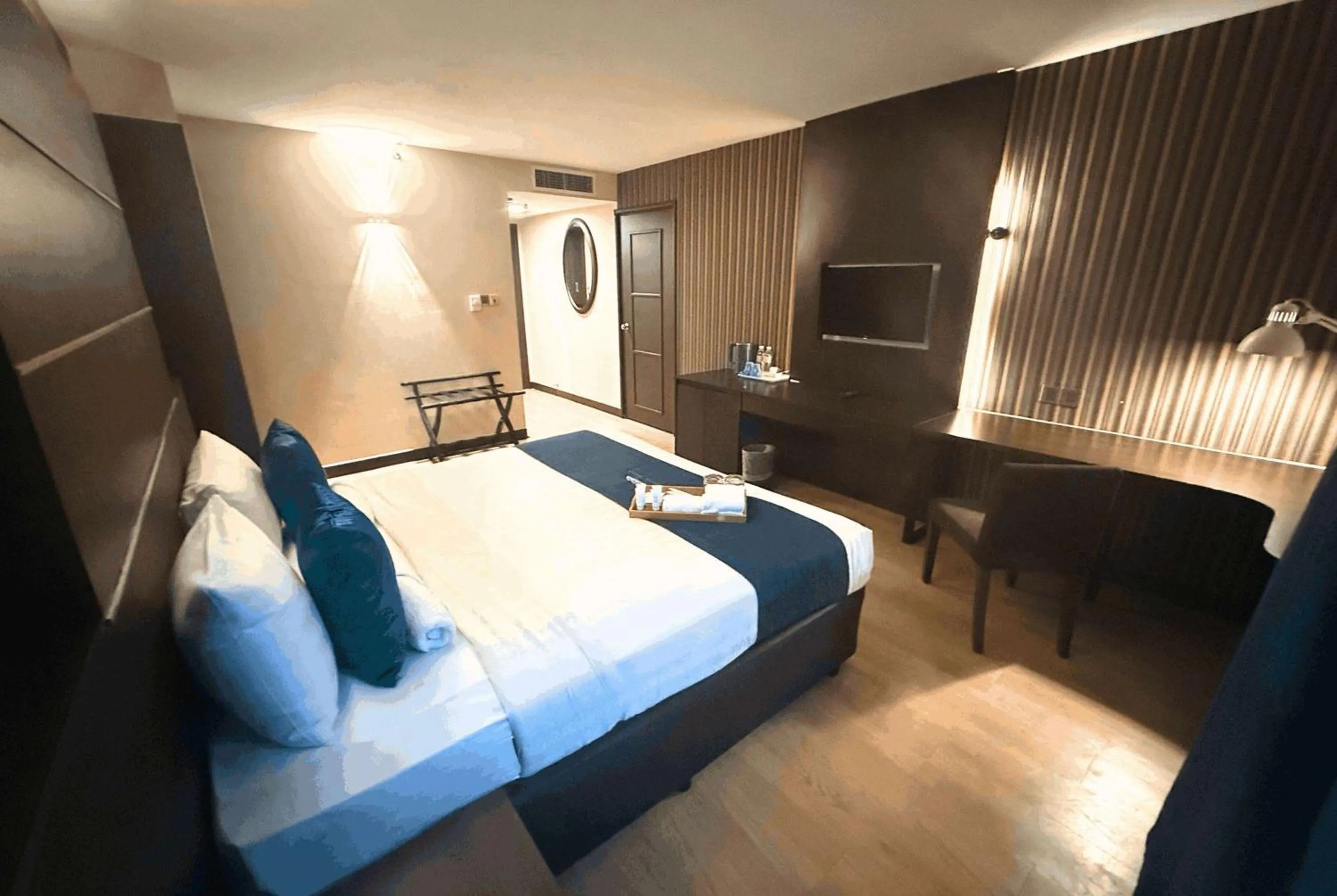 Photo of the whole room, Bed in Howard Johnson By Wyndham Kuala Lumpur 118