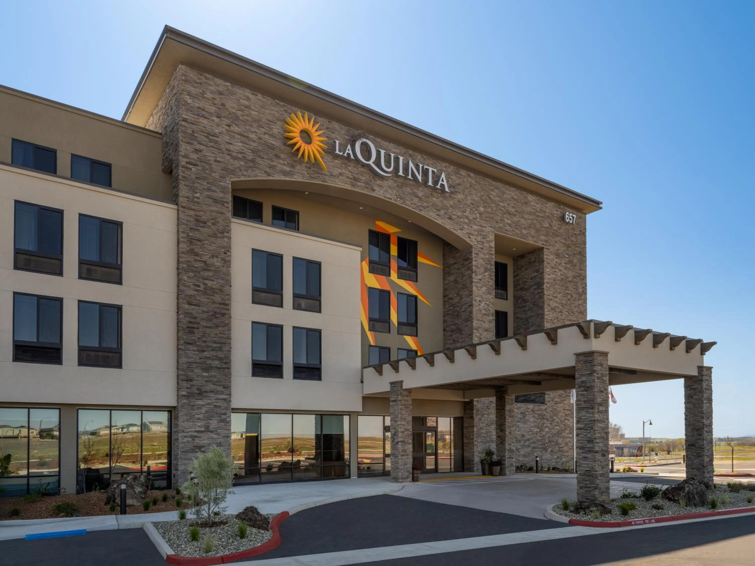 Property building in La Quinta Inn and Suites by Wyndham Lincoln
