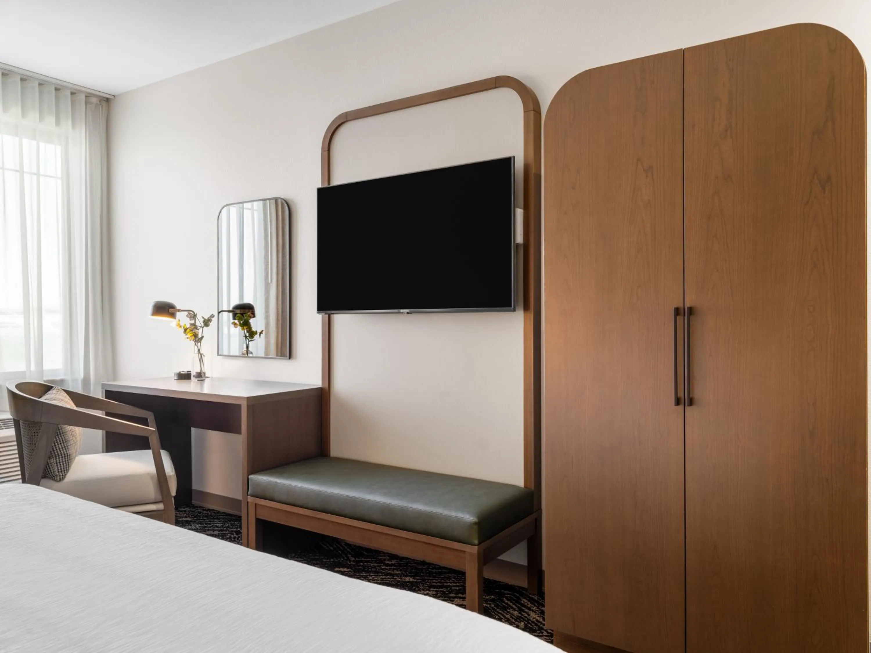 TV and multimedia, Bed in La Quinta Inn and Suites by Wyndham Lincoln