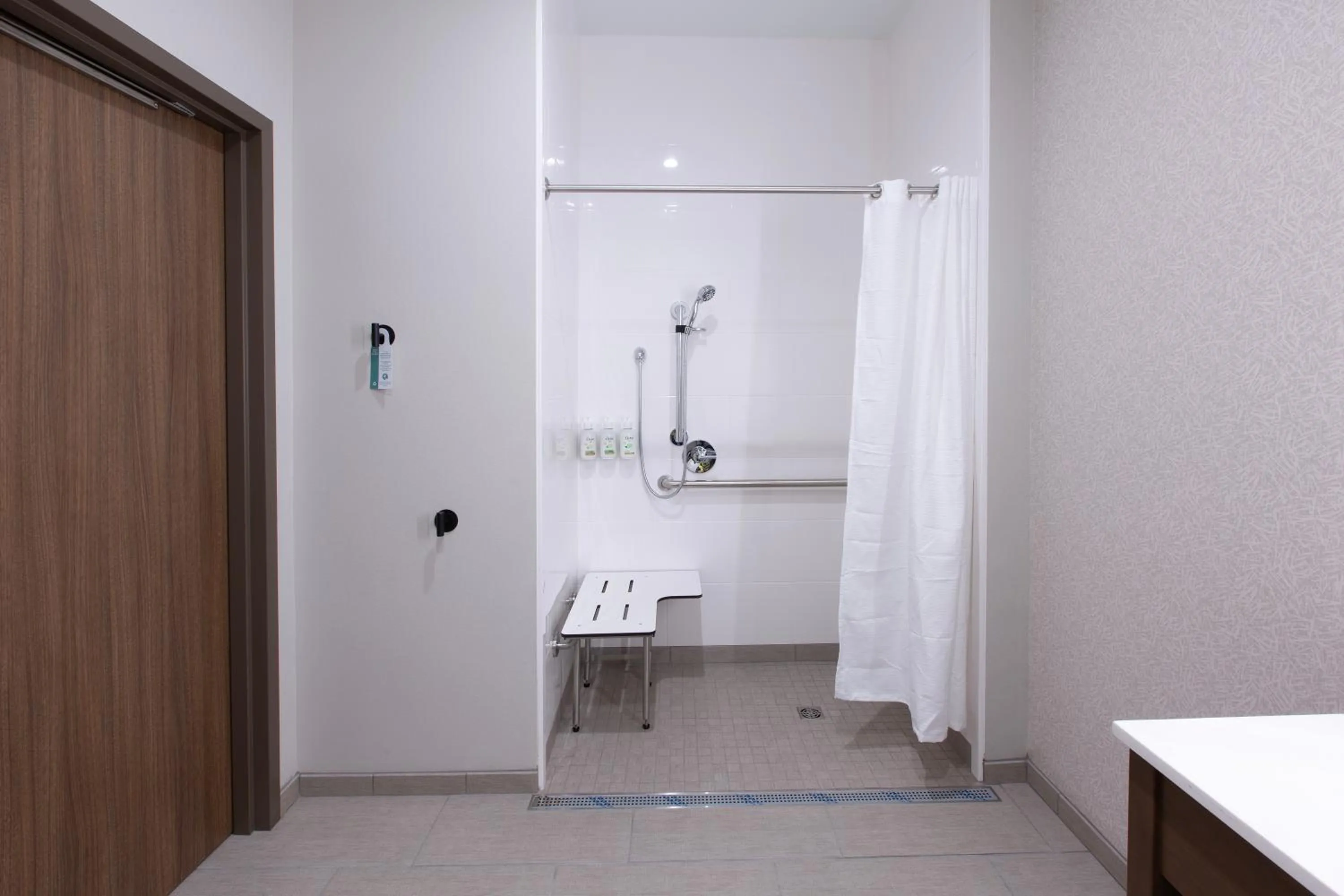Bathroom in La Quinta Inn and Suites by Wyndham Lincoln