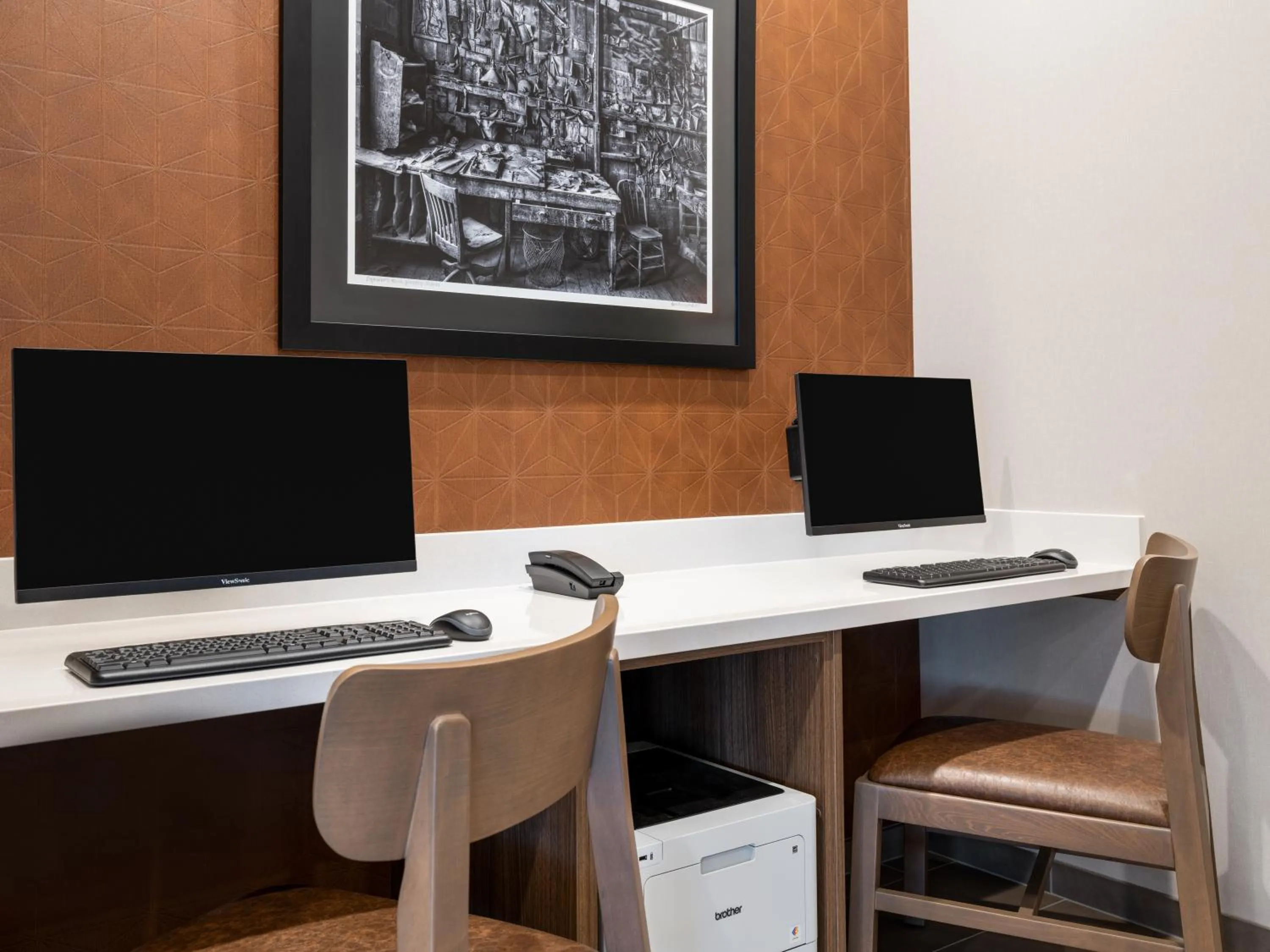 Business facilities in La Quinta Inn and Suites by Wyndham Lincoln