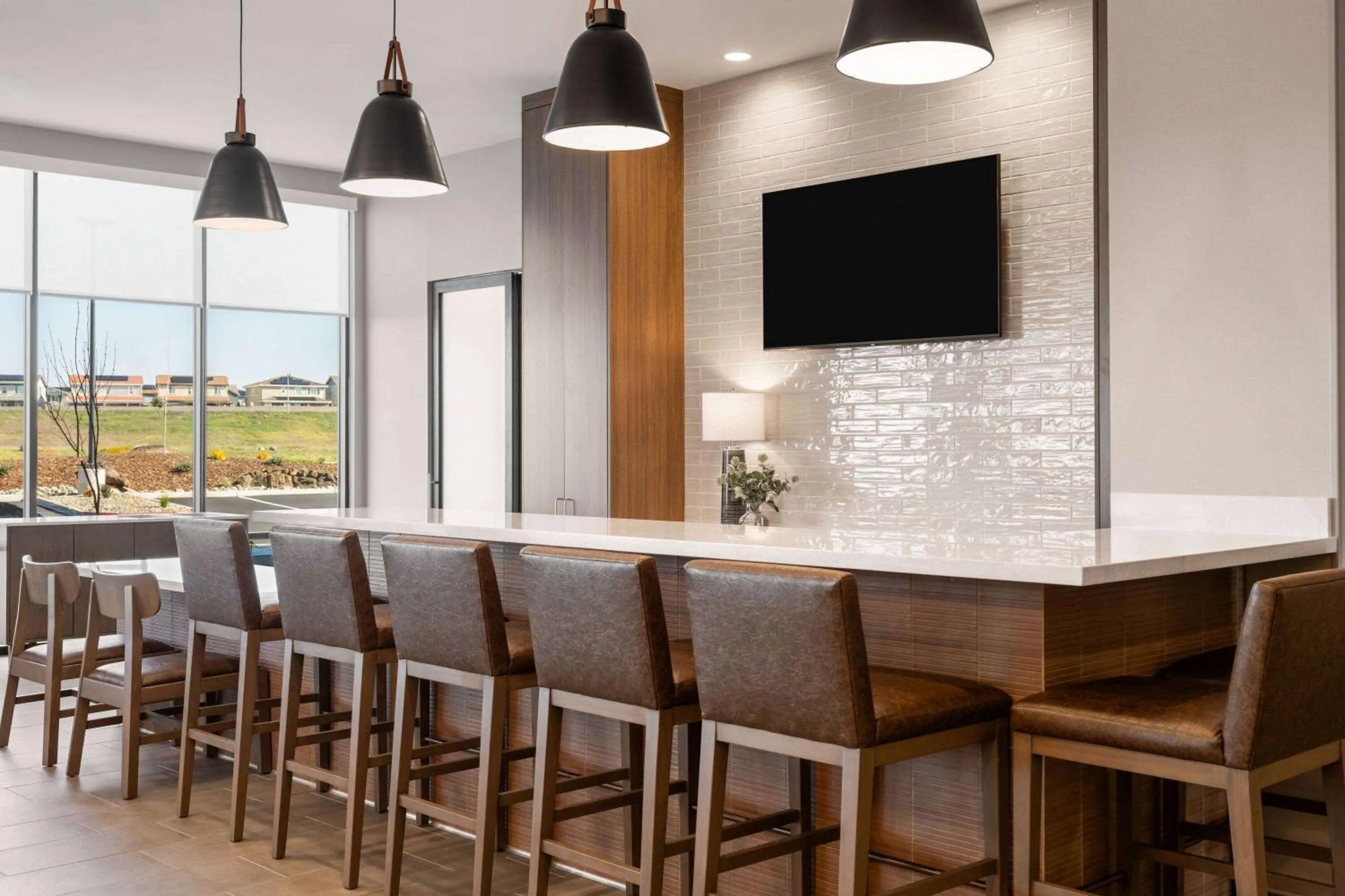 Breakfast in La Quinta Inn and Suites by Wyndham Lincoln