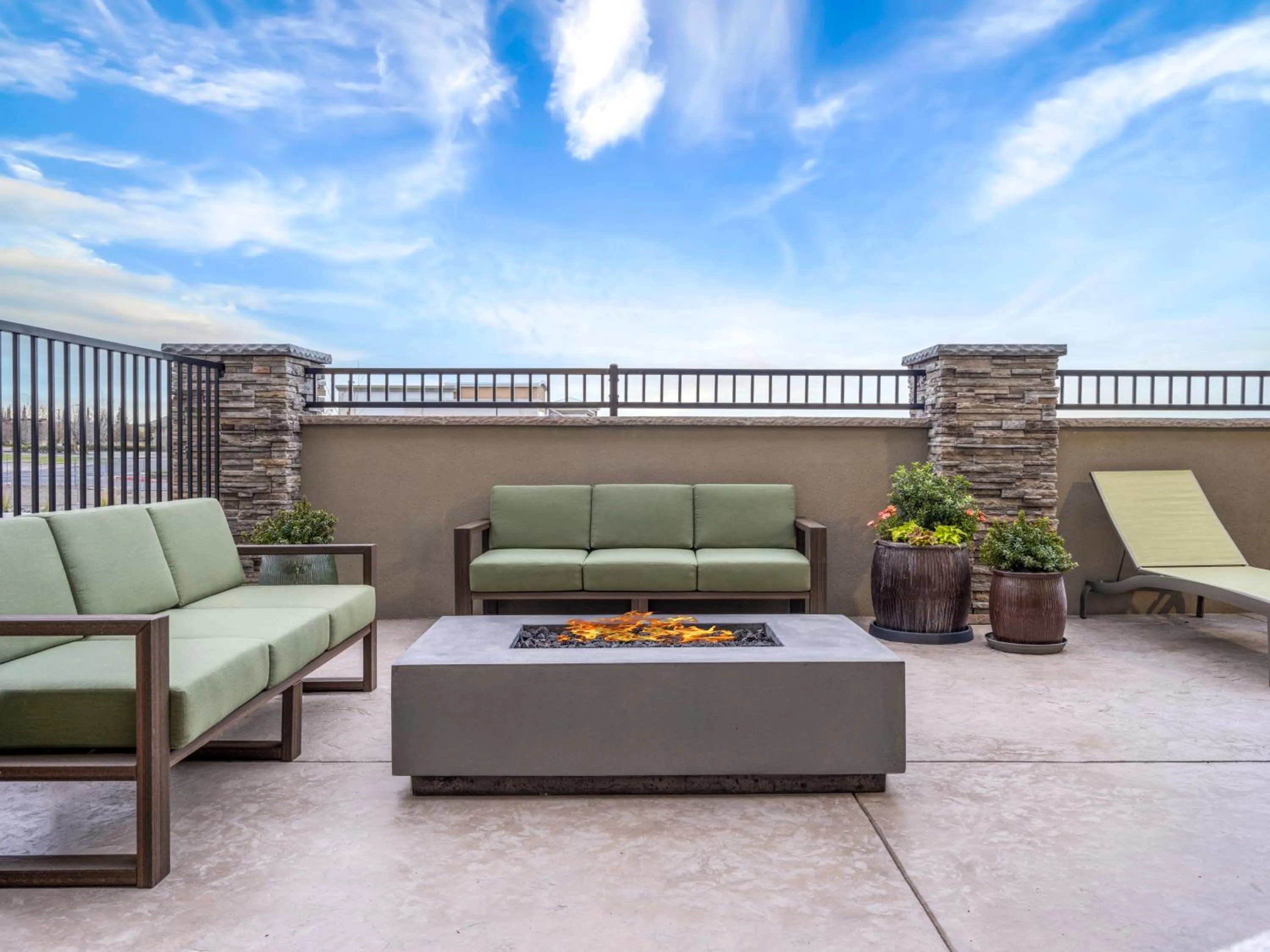 Patio in La Quinta Inn and Suites by Wyndham Lincoln