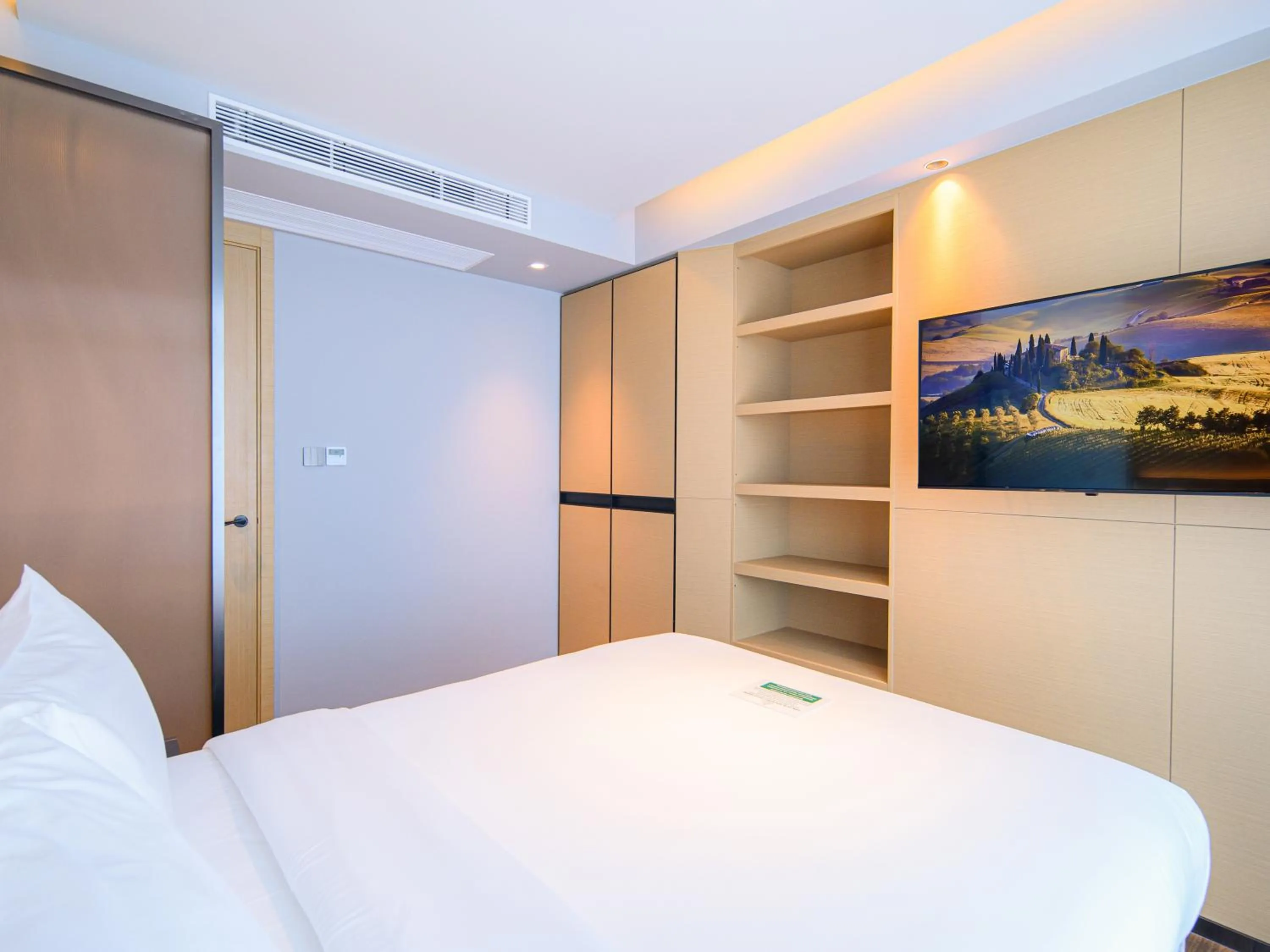 Bed in Beverly Mountain Bay, Trademark Collection by Wyndham