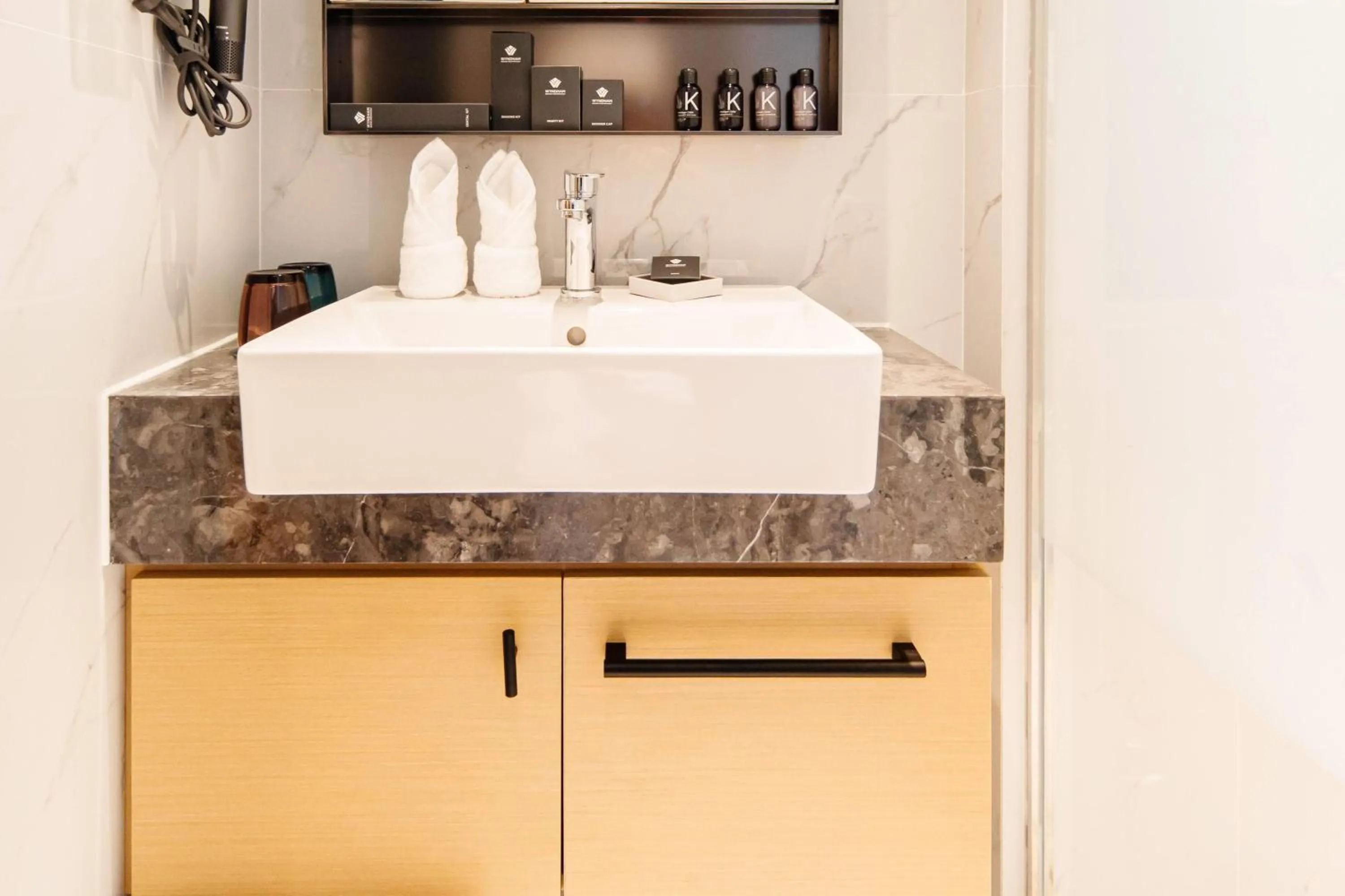 Bathroom in Beverly Mountain Bay, Trademark Collection by Wyndham